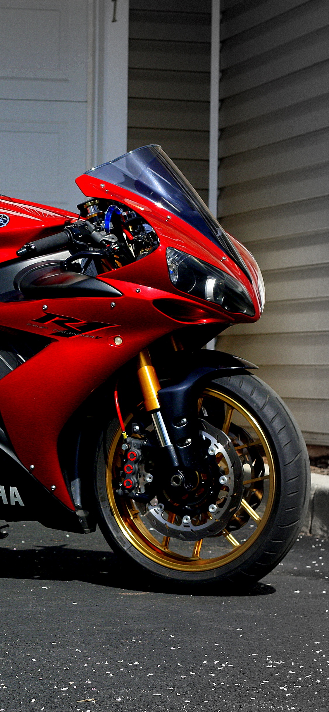 Red and Black Sports Bike. Wallpaper in 1125x2436 Resolution