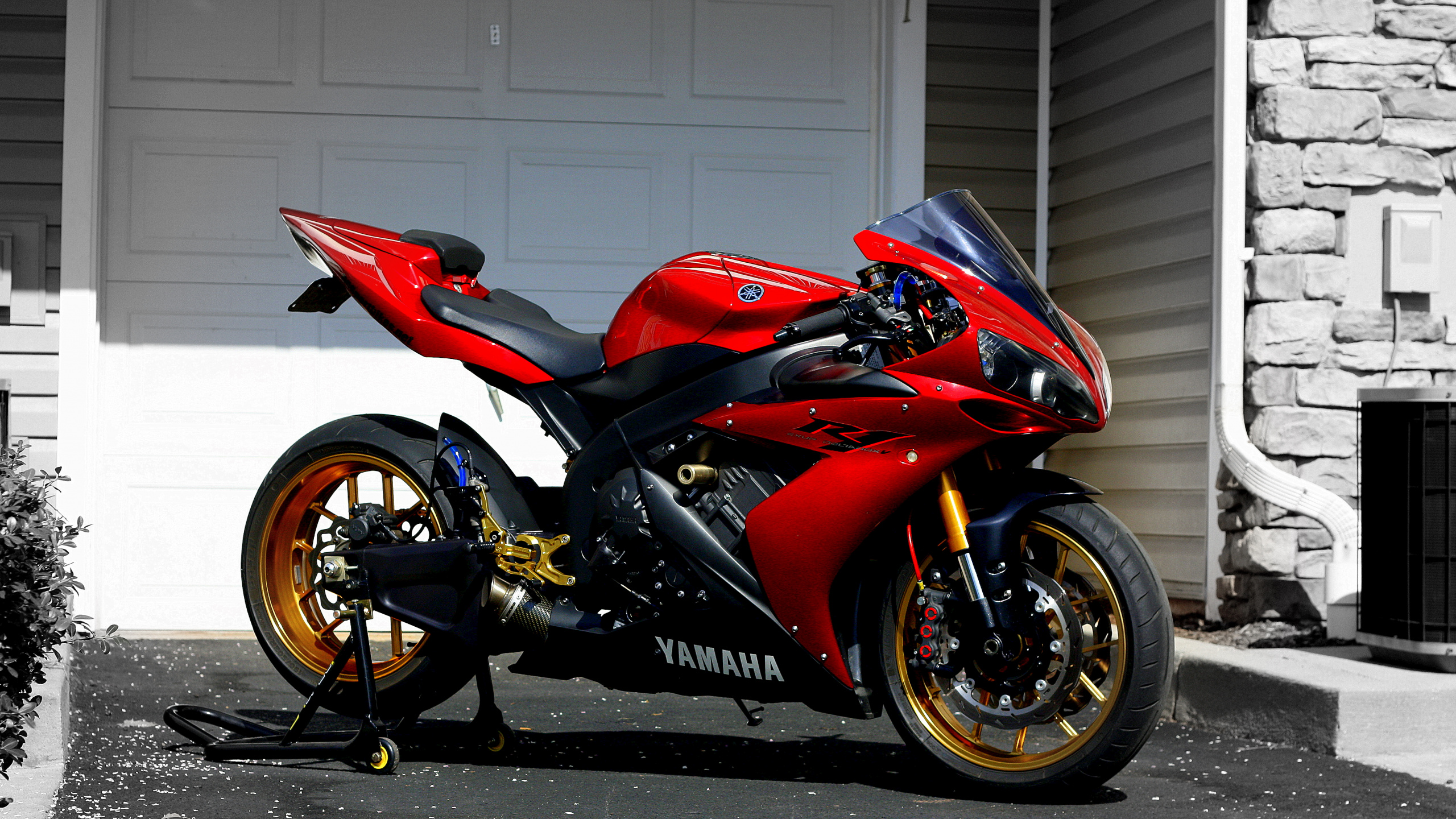 Red and Black Sports Bike. Wallpaper in 2560x1440 Resolution
