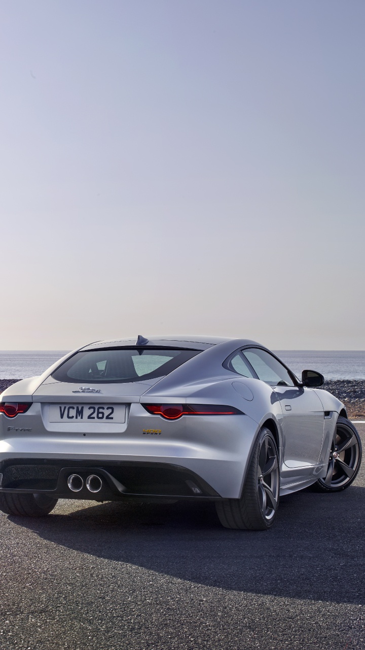 Plata Bmw m 3 Coupe Sobre Carretera de Asfalto Gris. Wallpaper in 720x1280 Resolution