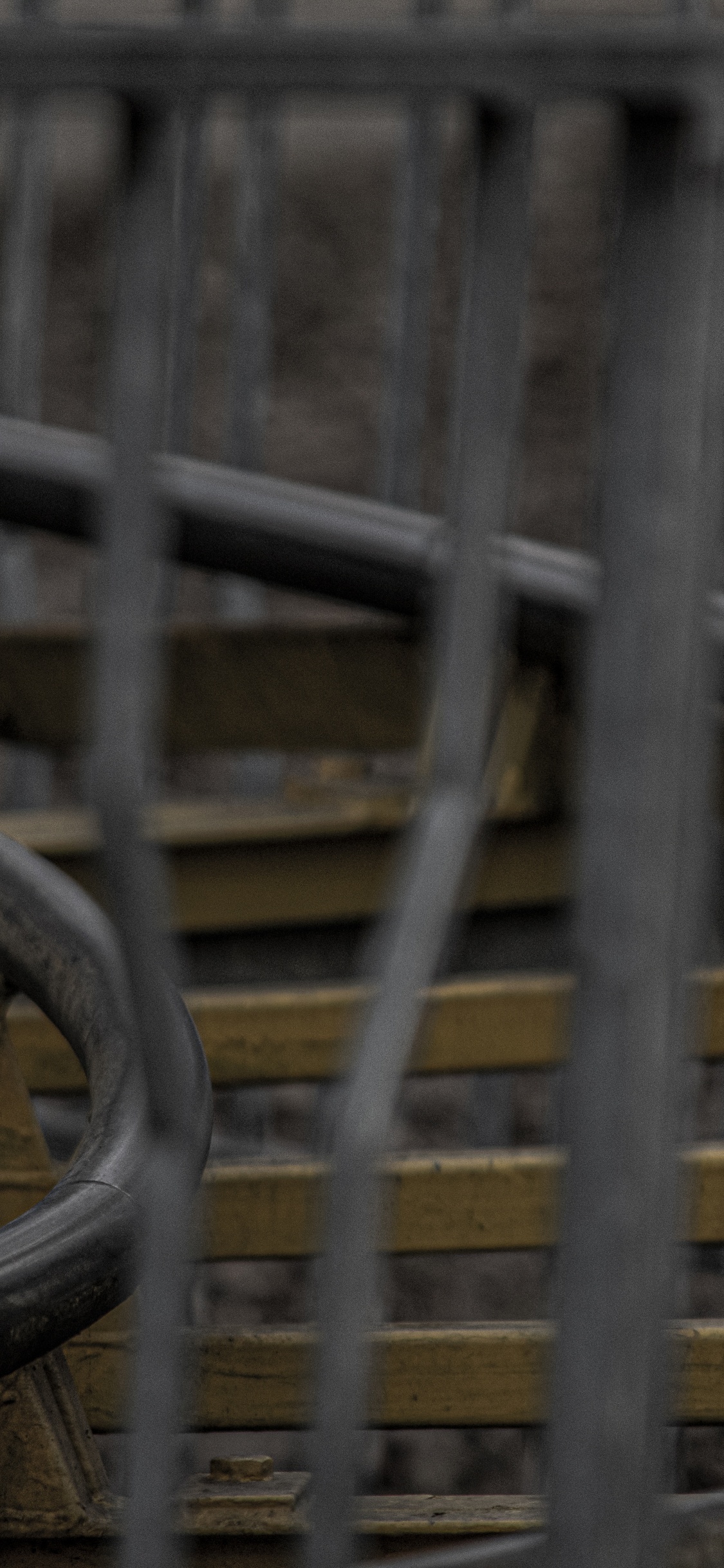 Eisen, Holz, Zaun, Verbundwerkstoff, Masche. Wallpaper in 1125x2436 Resolution