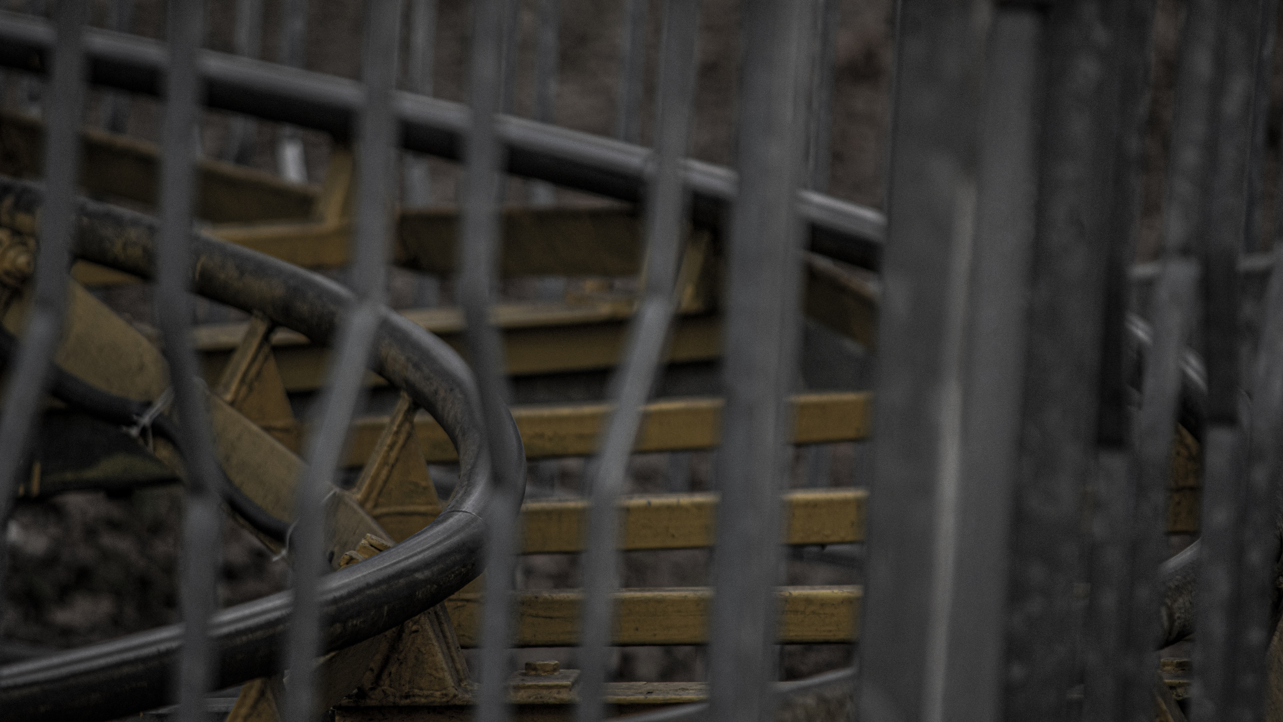 Urbanization, Iron, Wood, Fence, Composite Material. Wallpaper in 2560x1440 Resolution