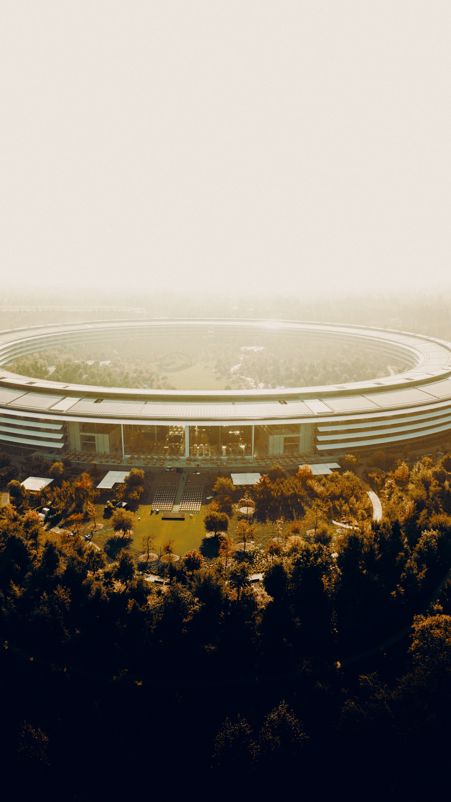 White and Gray Building on Top of Hill. Wallpaper in 1440x2560 Resolution