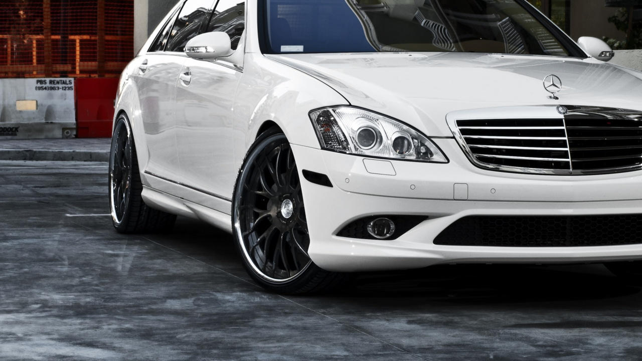 White Bmw m 3 Parked on Sidewalk During Daytime. Wallpaper in 1280x720 Resolution