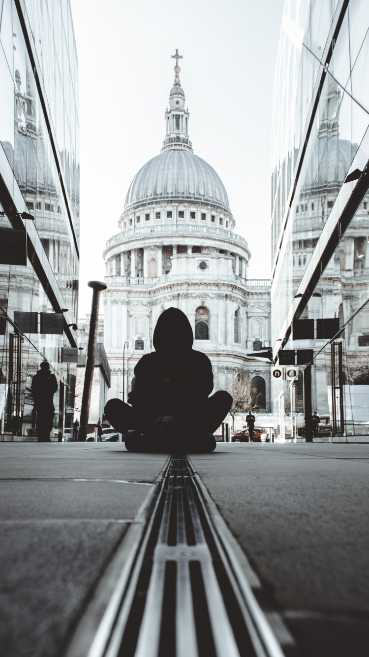 Man Sitting on The Sidewalk. Wallpaper in 750x1334 Resolution