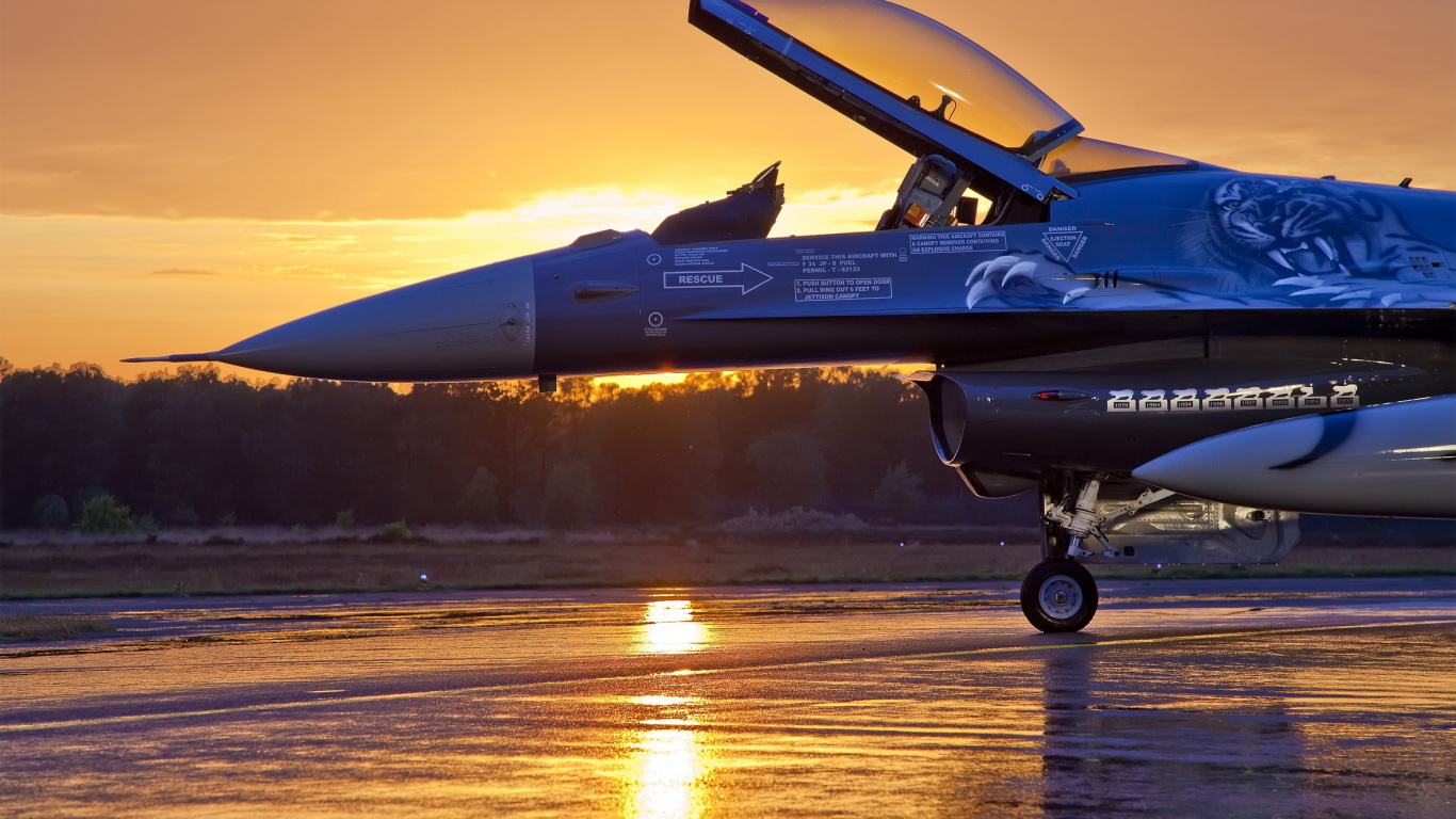 Blue Jet Plane on The Sky During Daytime. Wallpaper in 1366x768 Resolution