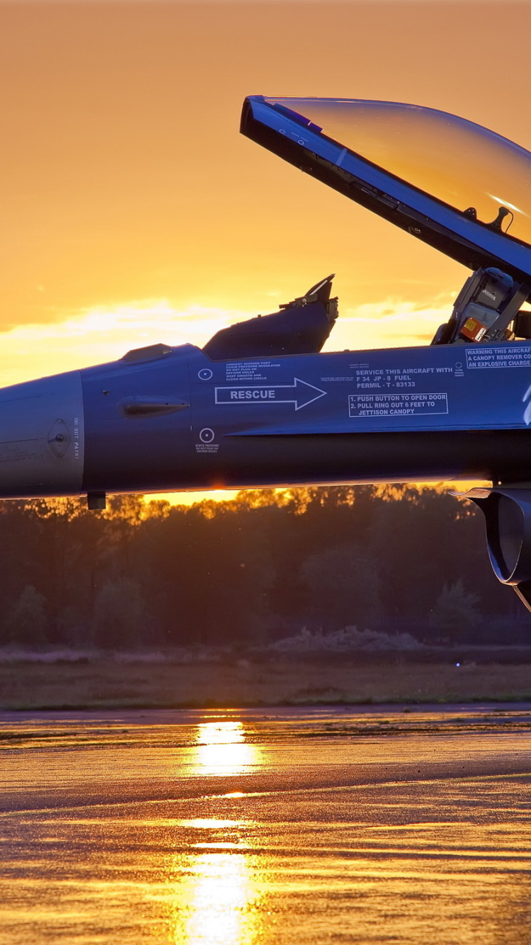 Blue Jet Plane on The Sky During Daytime. Wallpaper in 750x1334 Resolution