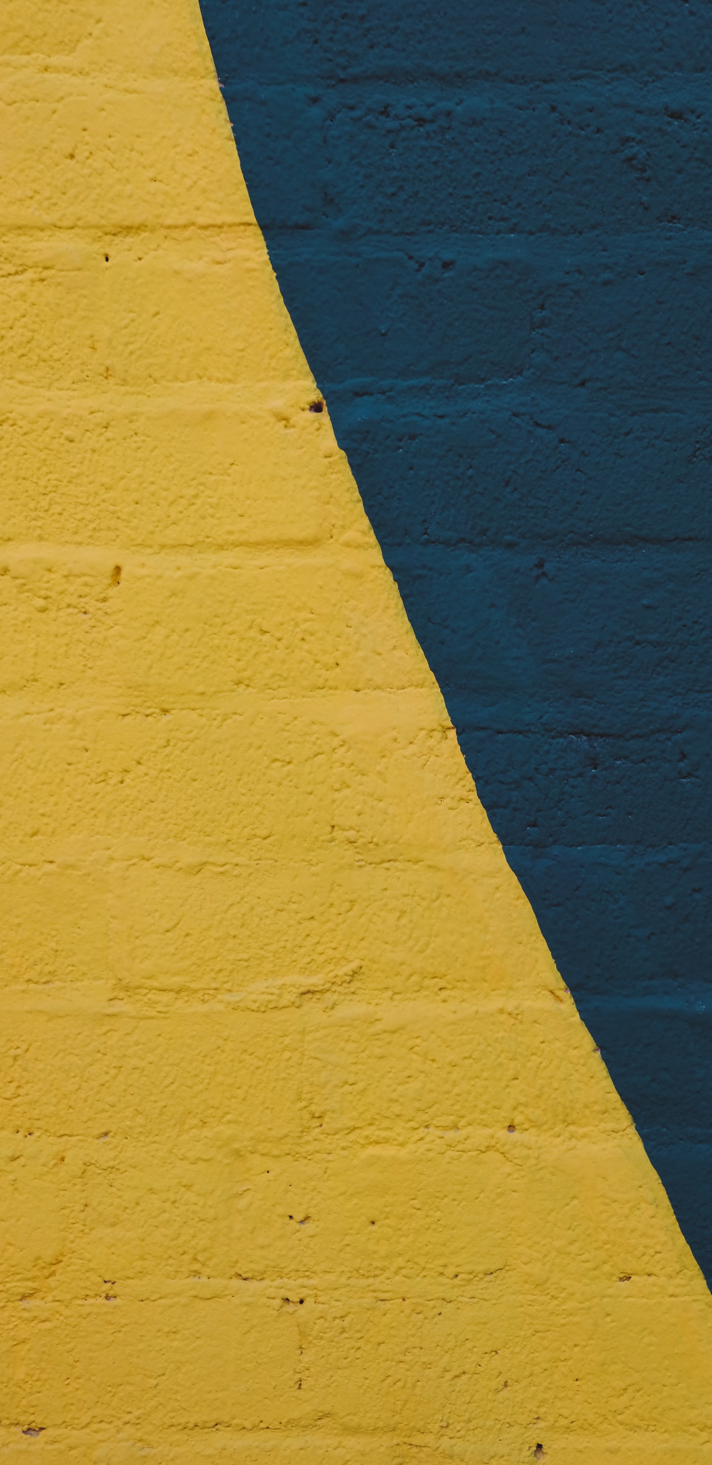 Pared Pintada de Amarillo Con Pintura Azul. Wallpaper in 1440x2960 Resolution