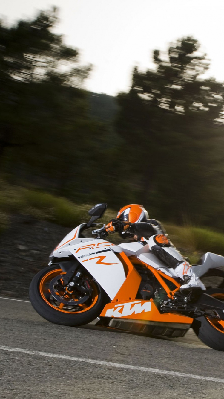 Bicicleta Deportiva Naranja y Negra en la Carretera Durante el Día.. Wallpaper in 750x1334 Resolution