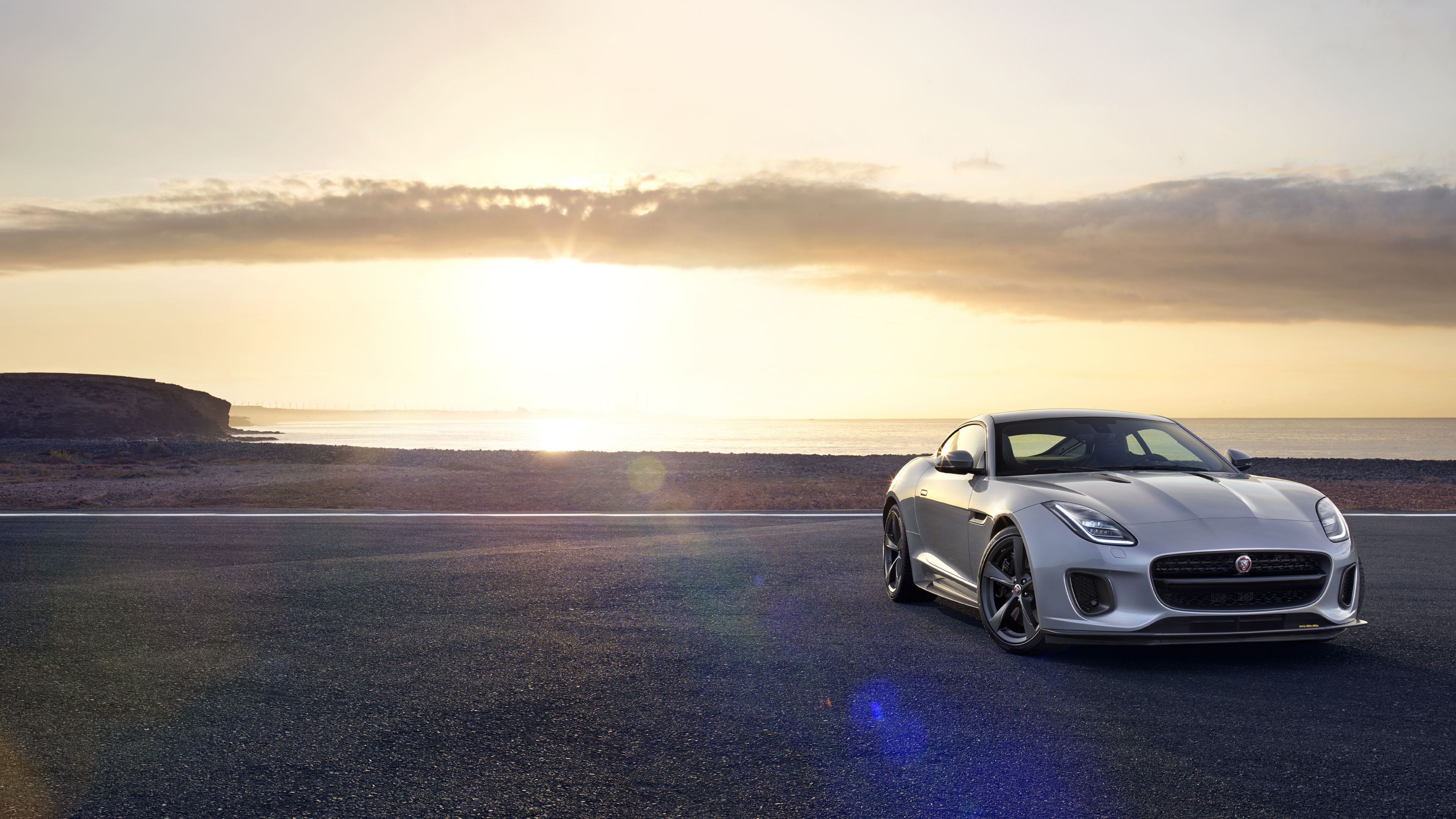 Weißer Porsche 911 am Strand Bei Sonnenuntergang. Wallpaper in 3840x2160 Resolution