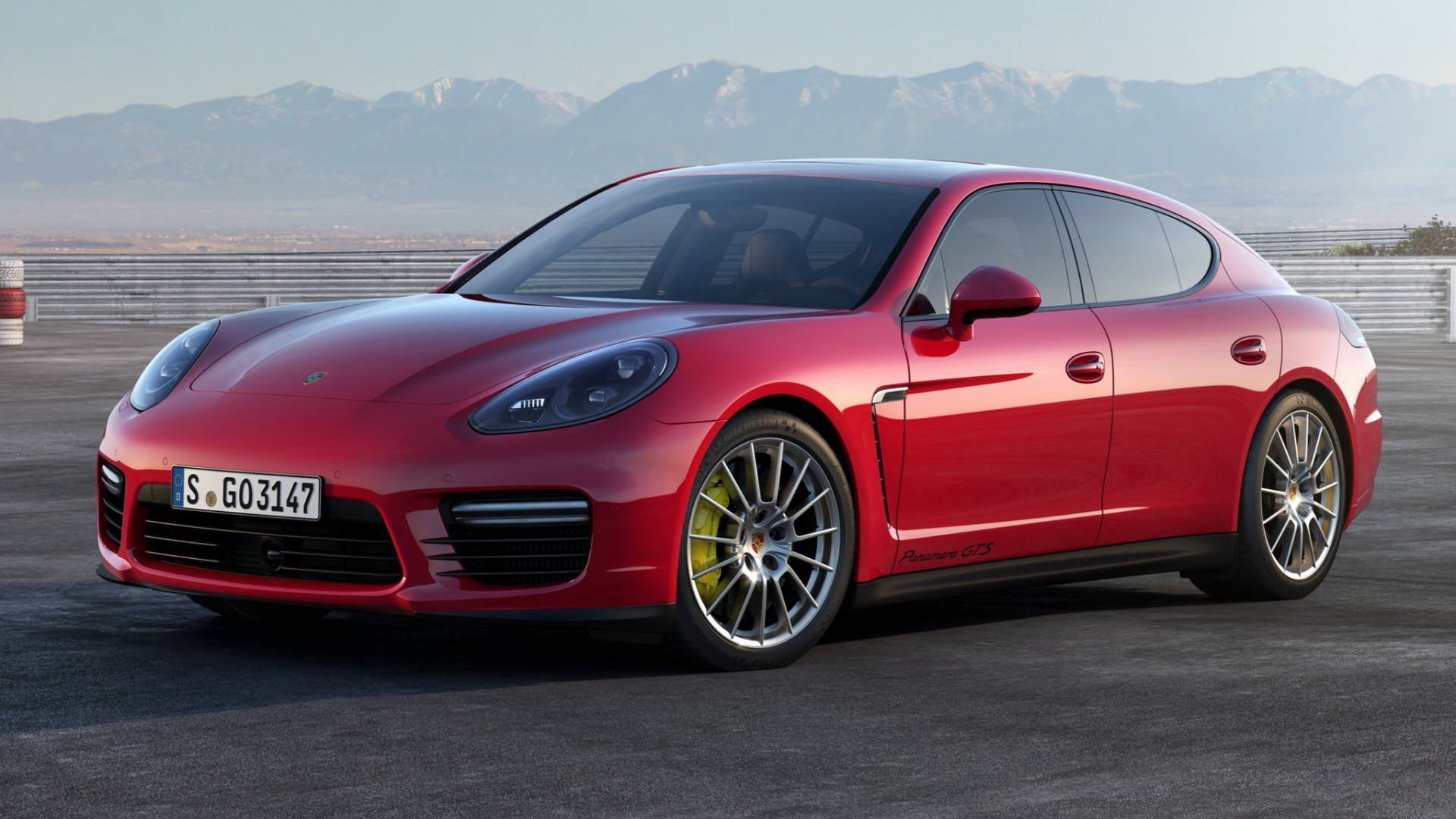 Coupé Audi Rouge Sur Route en Béton Gris Pendant la Journée. Wallpaper in 1920x1080 Resolution