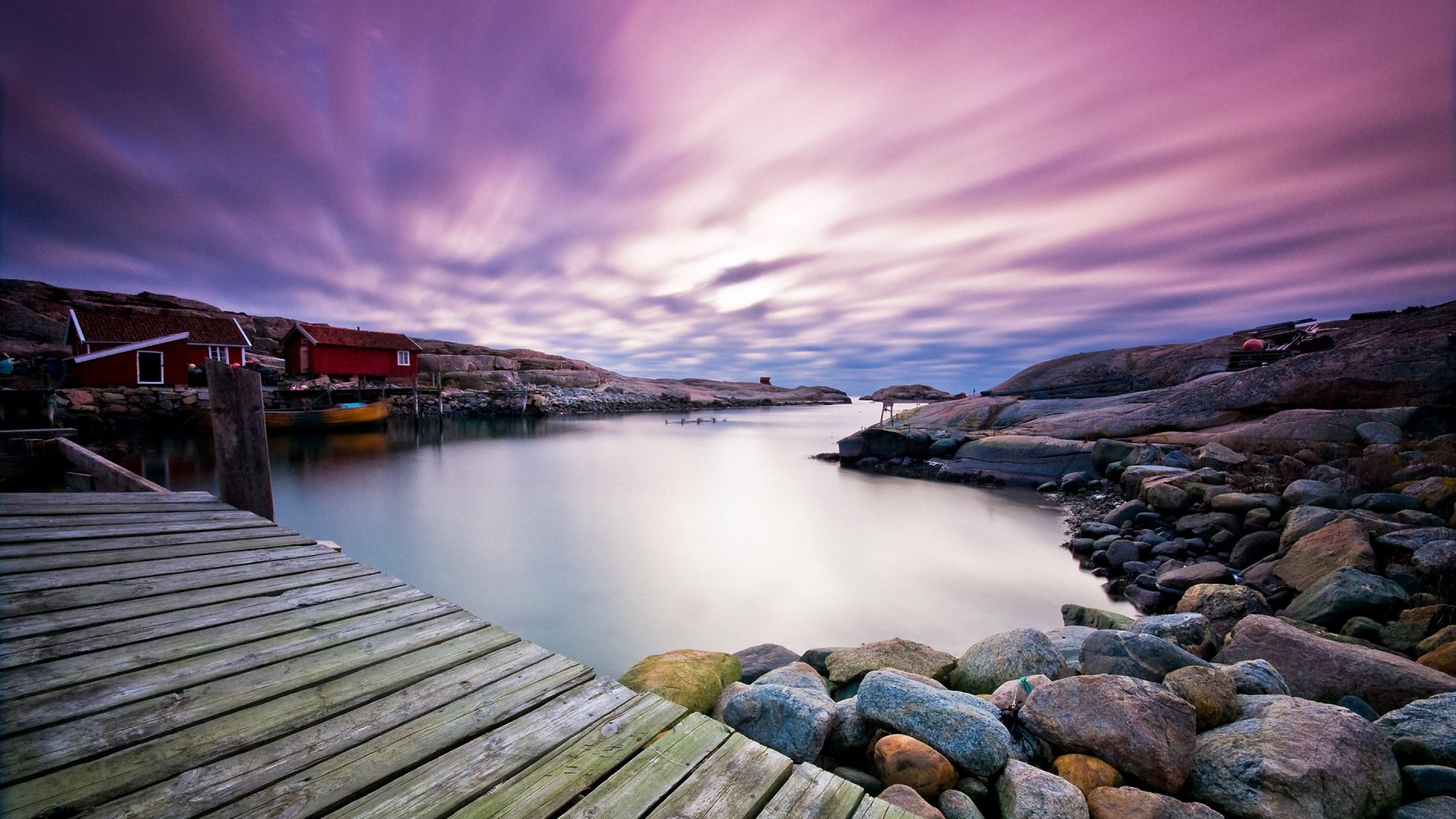 Brown Wooden Dock on Body of Water. Wallpaper in 2560x1440 Resolution