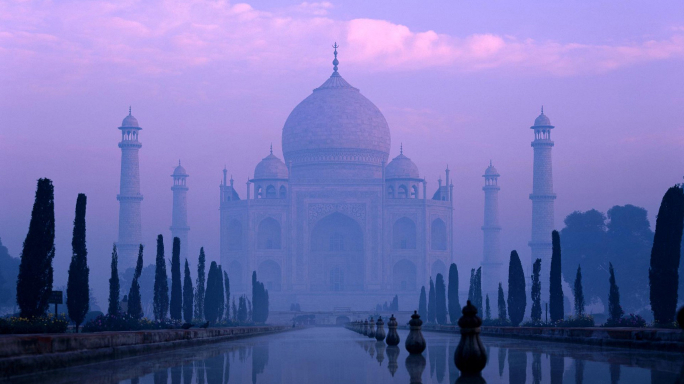 White Dome Building Near Body of Water During Daytime. Wallpaper in 1366x768 Resolution