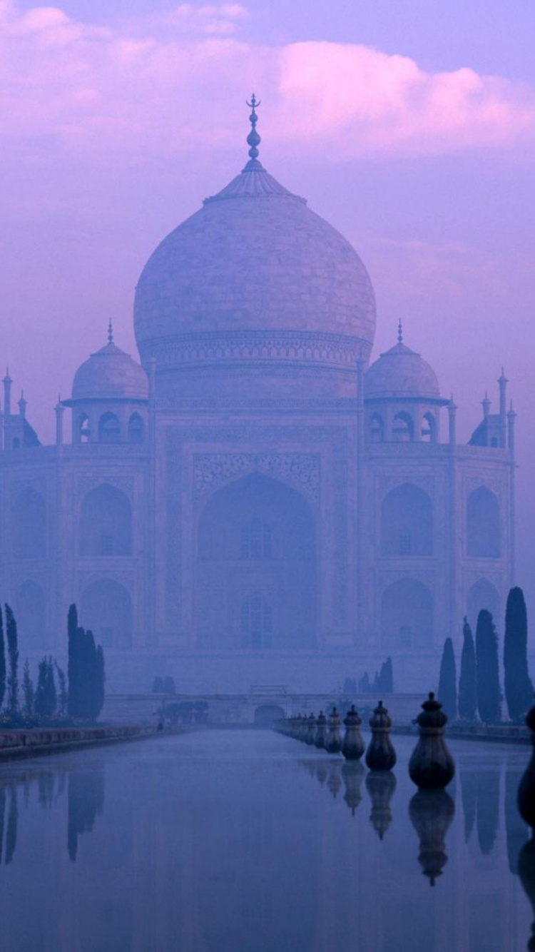 White Dome Building Near Body of Water During Daytime. Wallpaper in 750x1334 Resolution