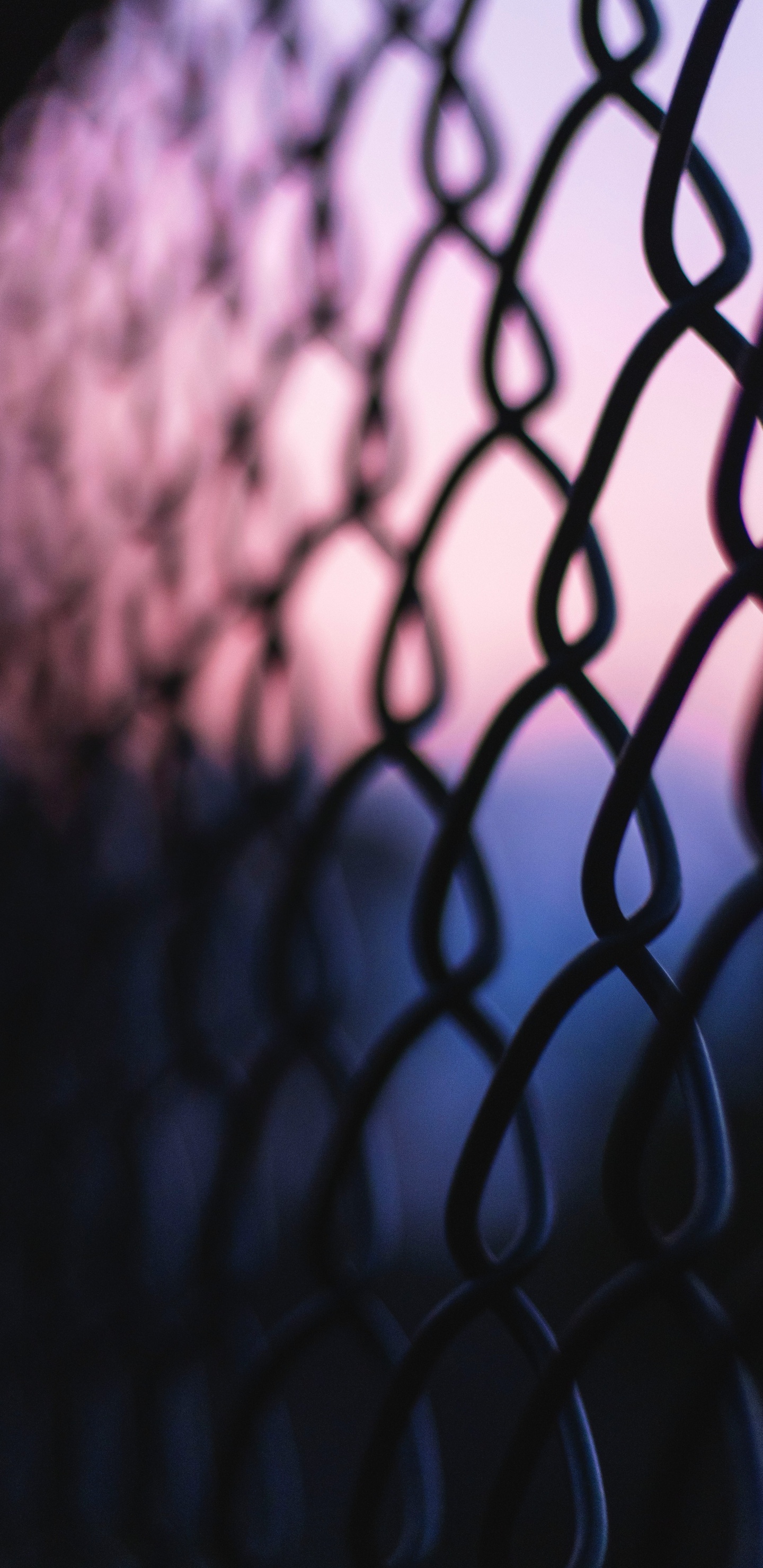 Grauer Metallzaun Tagsüber. Wallpaper in 1440x2960 Resolution