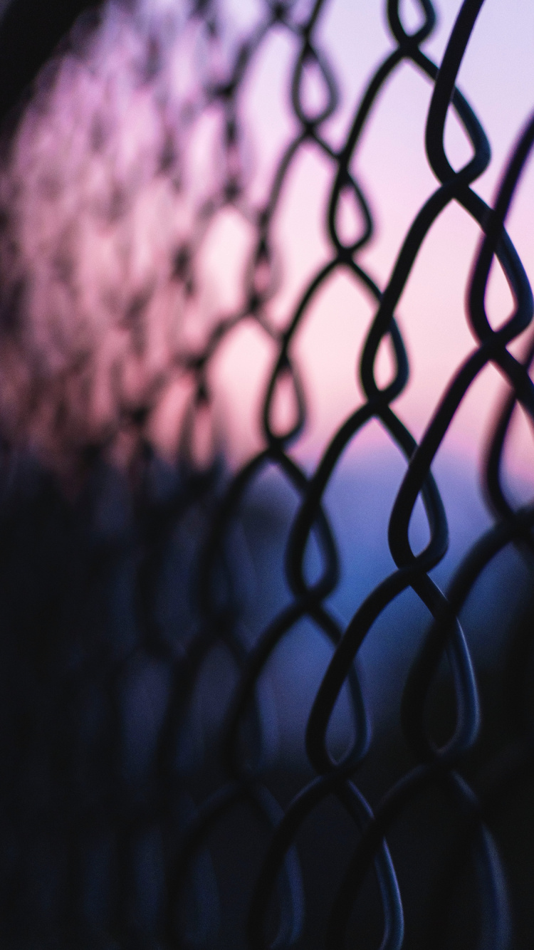 Grauer Metallzaun Tagsüber. Wallpaper in 750x1334 Resolution