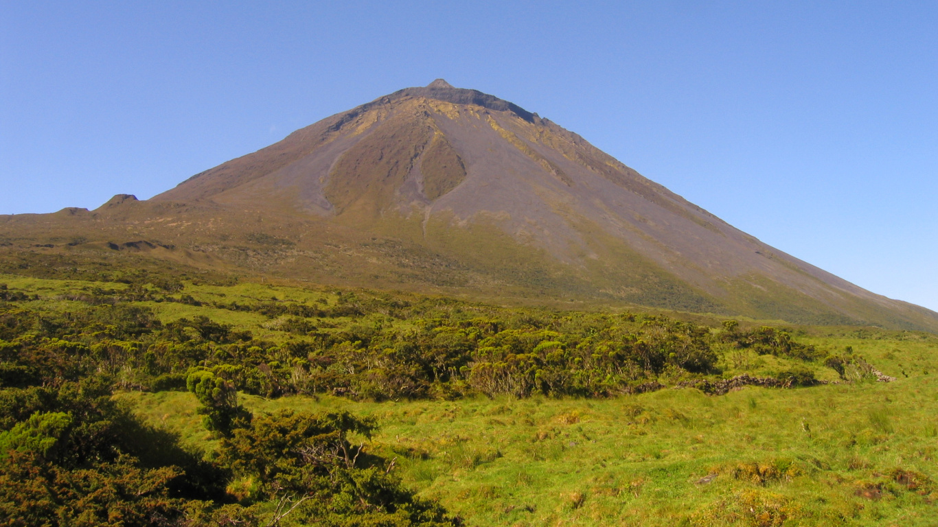 高地, 死火山, 安装的风景, 成层, 屏蔽火山 壁纸 1366x768 允许