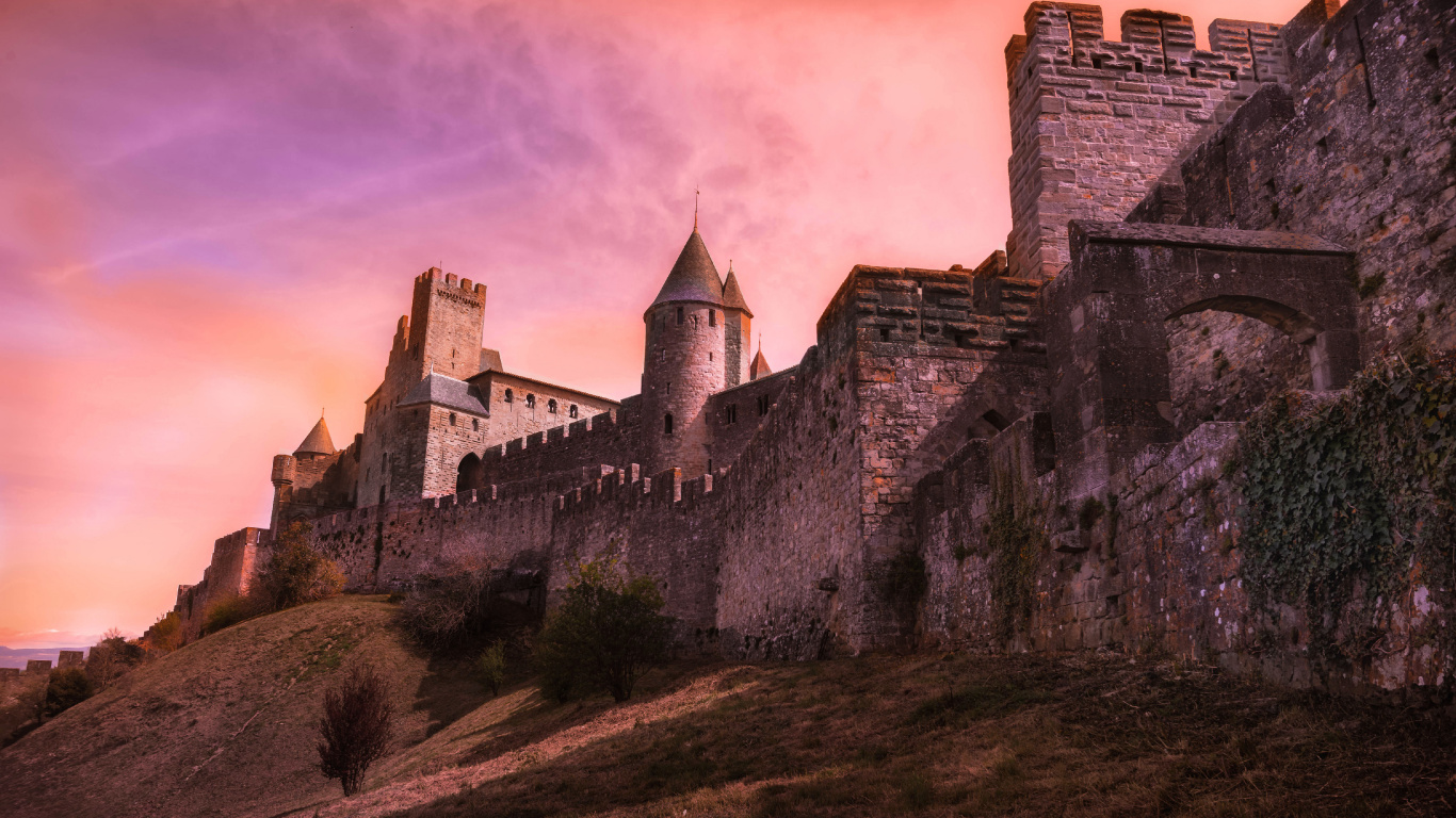 Château de Béton Gris Sous Ciel Nuageux. Wallpaper in 1366x768 Resolution