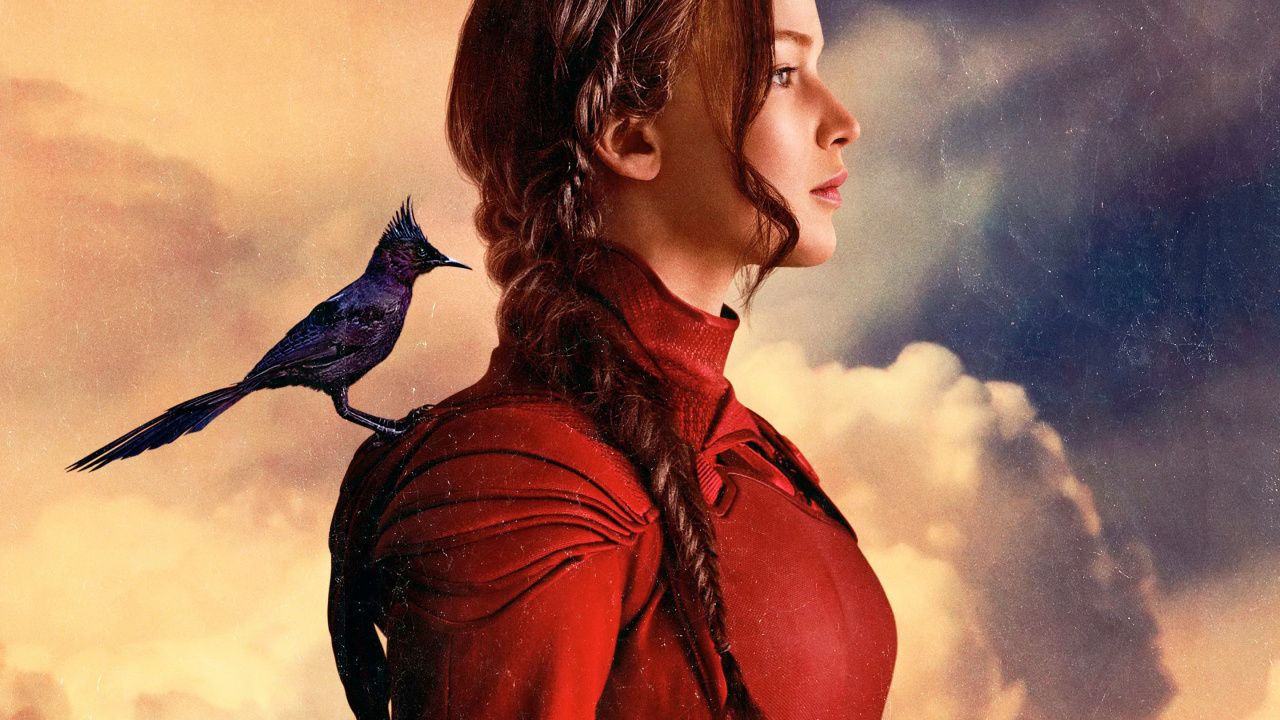 Femme en Manteau Marron Avec Oiseau Sur Son Épaule. Wallpaper in 1280x720 Resolution