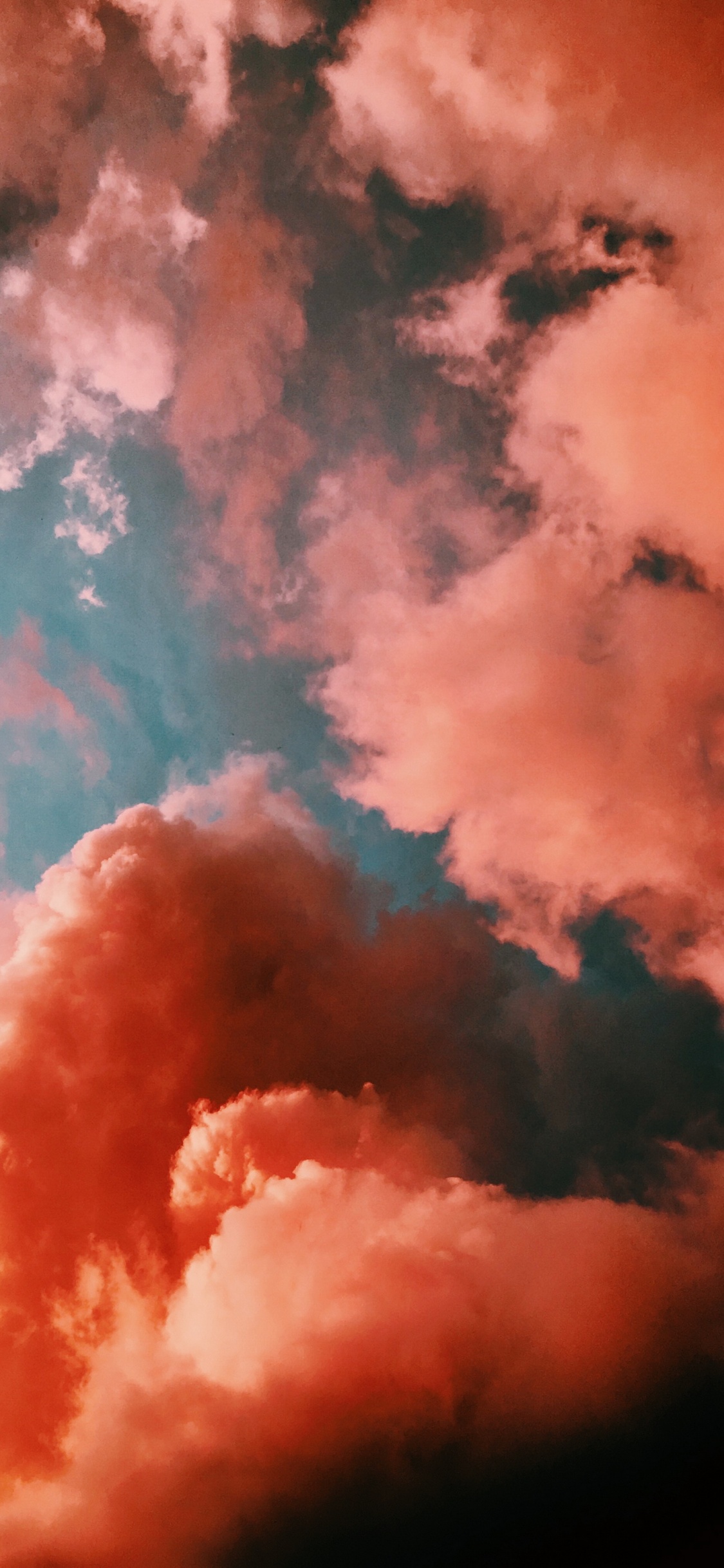 Aesthetic Taylor Swift Red, Red, Red Taylors Version, Mad Woman, Cloud. Wallpaper in 1125x2436 Resolution
