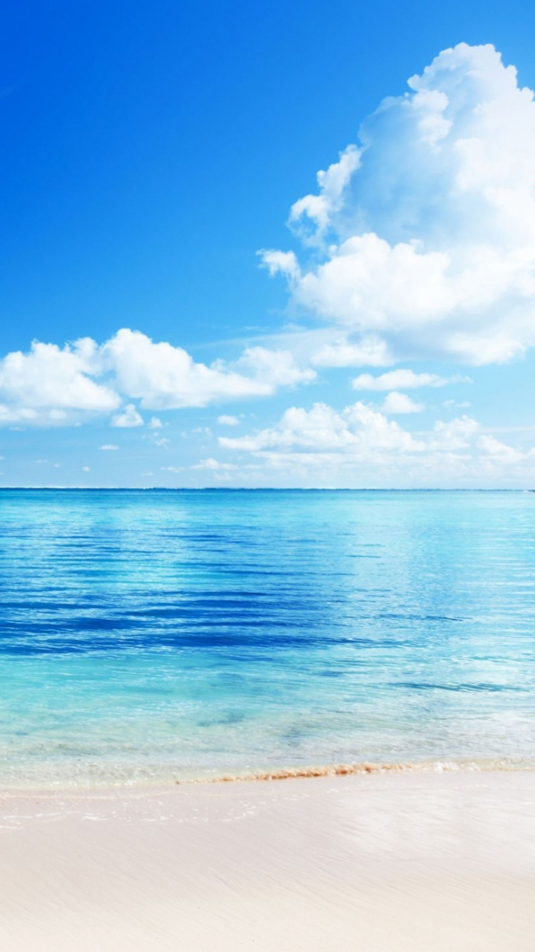 Blue Sea Under Blue Sky During Daytime. Wallpaper in 750x1334 Resolution