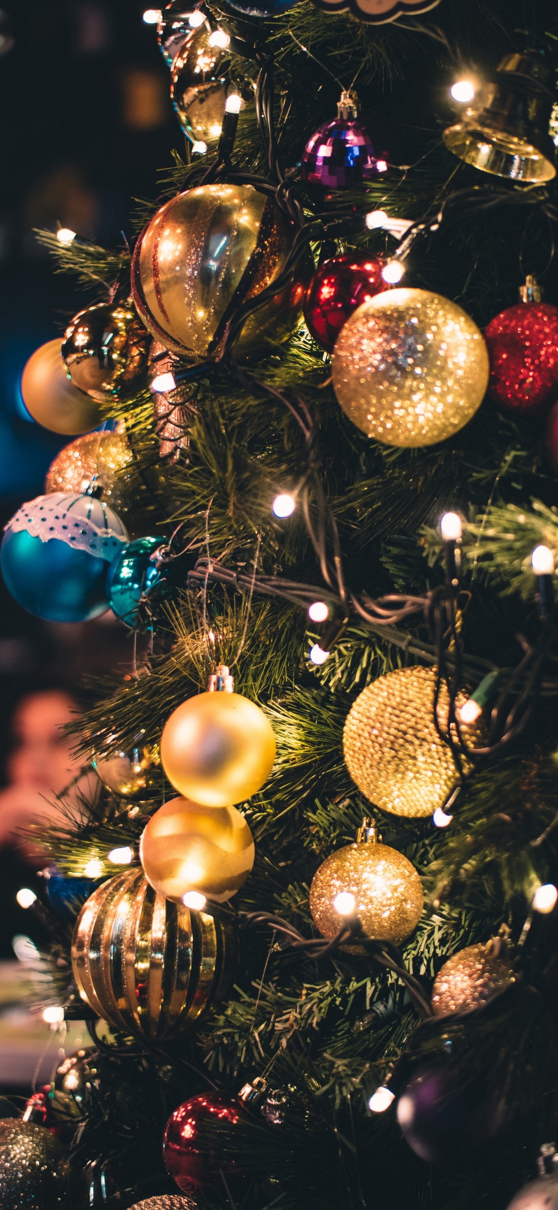 Christmas Lights, Christmas, Christmas Tree, Lighting, Christmas String Lights. Wallpaper in 1125x2436 Resolution