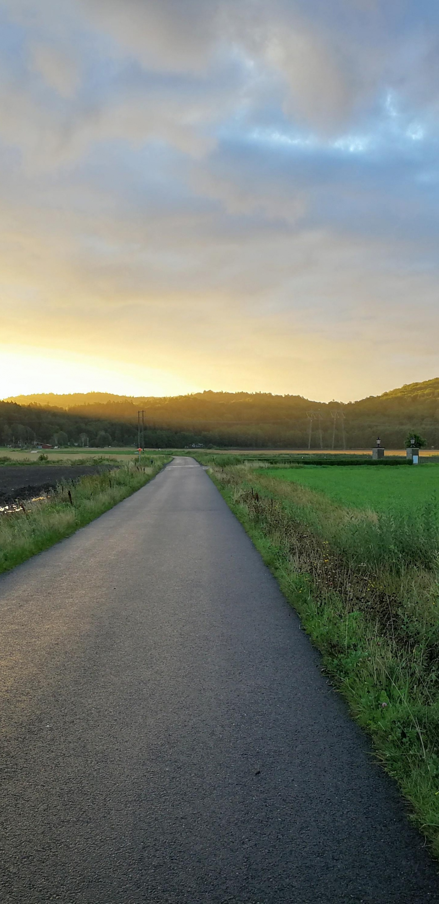 Cloud, Ökoregion, Naturlandschaft, Fahrbahn, Sonnenlicht. Wallpaper in 1440x2960 Resolution
