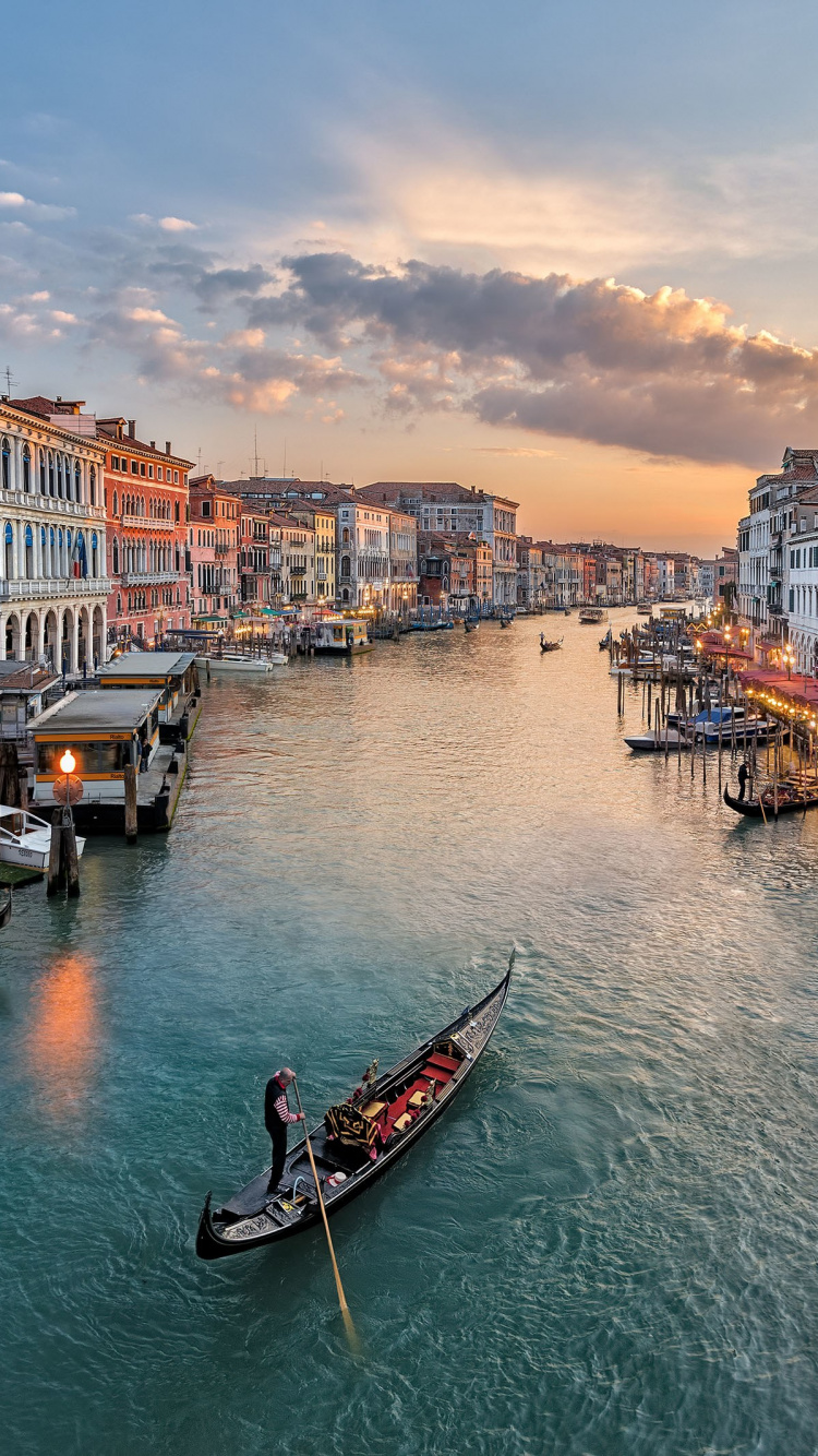 Boat on River Between Buildings During Daytime. Wallpaper in 750x1334 Resolution