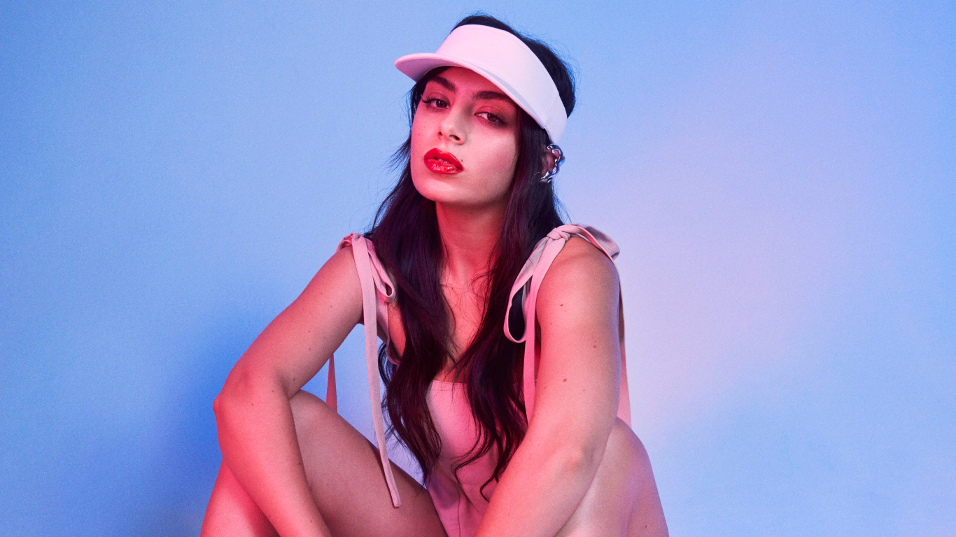 Charli Xcx, Después Del Afterparty, Album, Belleza, Rojo. Wallpaper in 1366x768 Resolution