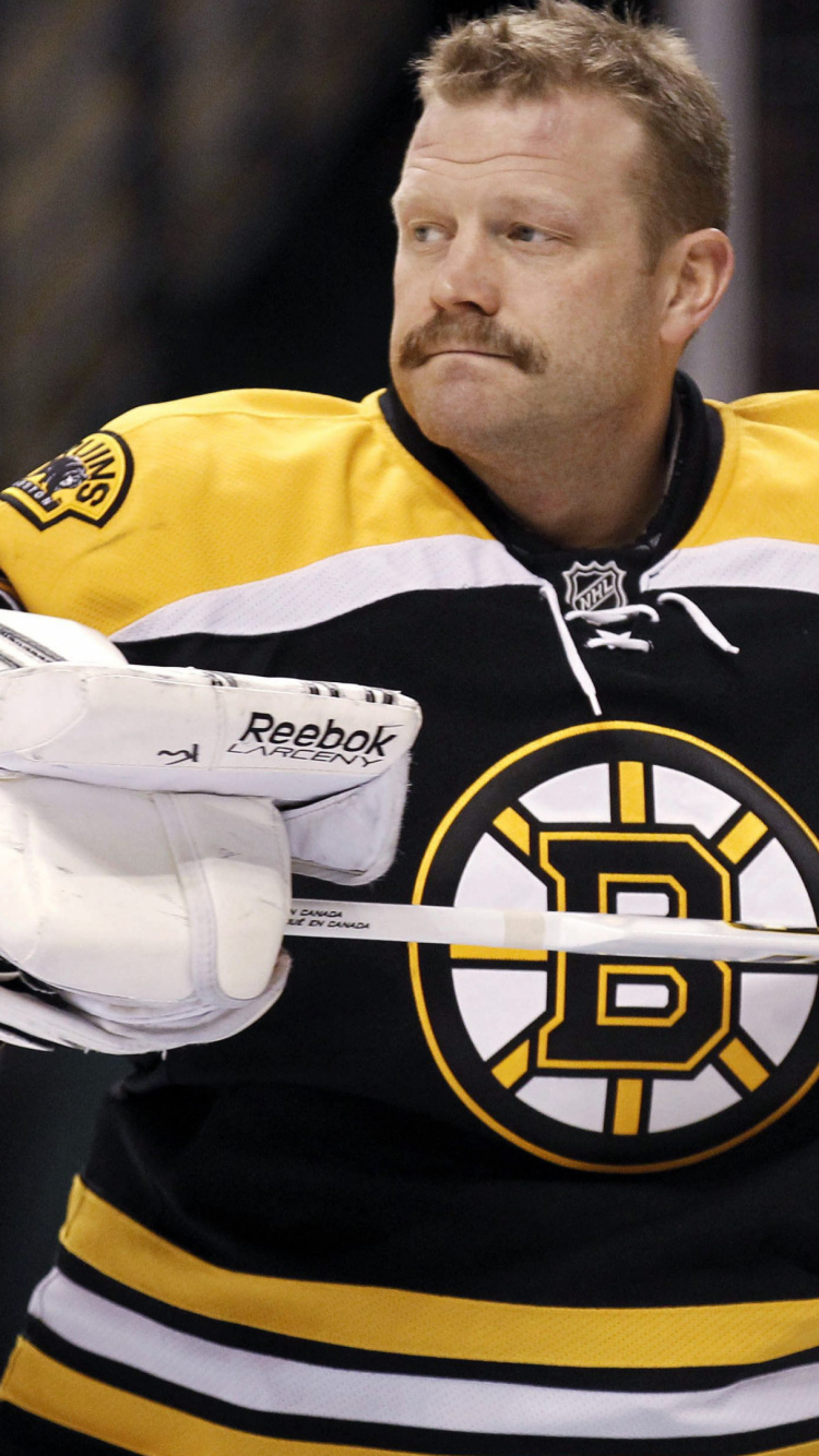 Man in Black and Yellow Jersey Shirt. Wallpaper in 750x1334 Resolution