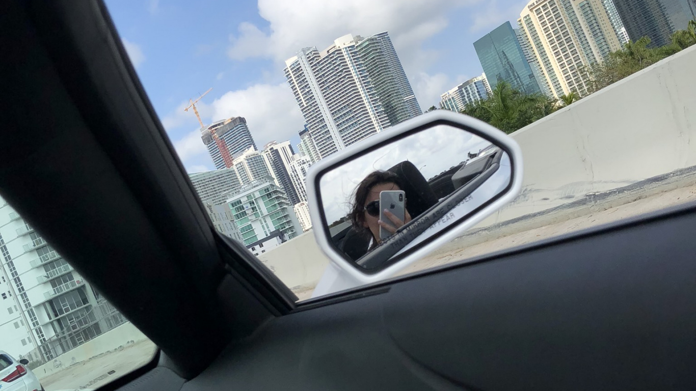 Miami, Familienauto, König, Mitte Größe Auto, Kfz-Spiegel. Wallpaper in 1366x768 Resolution