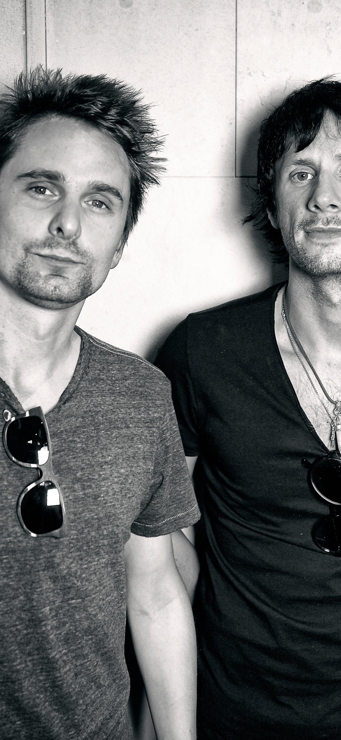 Muse Band, Dominic Howard, Chris Wolstenholme, Matt Bellamy, Muse. Wallpaper in 1125x2436 Resolution