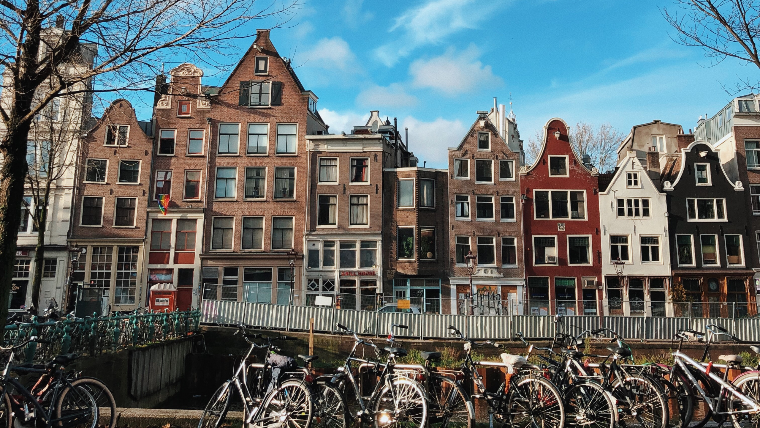 People Walking on Street Near Buildings During Daytime. Wallpaper in 2560x1440 Resolution