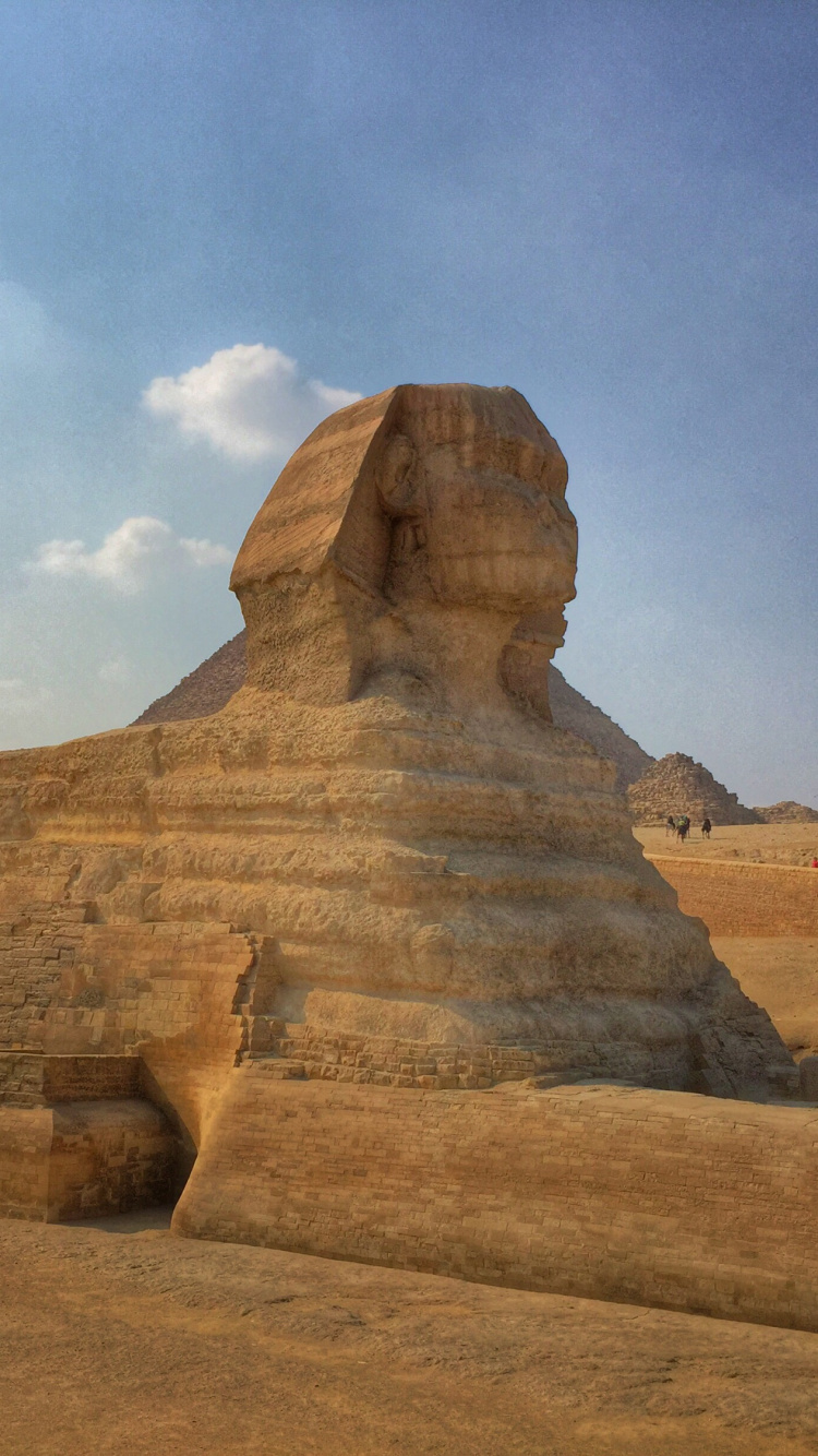 Braune Felsformation Unter Weißen Wolken Tagsüber White. Wallpaper in 750x1334 Resolution