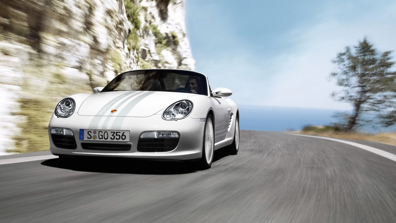 Porsche 911 Blanco en la Carretera Durante el Día. Wallpaper in 1280x720 Resolution