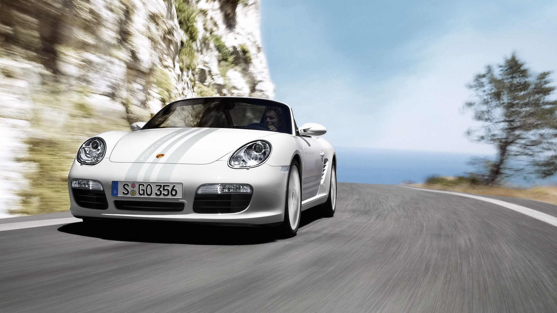 Porsche 911 Blanco en la Carretera Durante el Día. Wallpaper in 1920x1080 Resolution