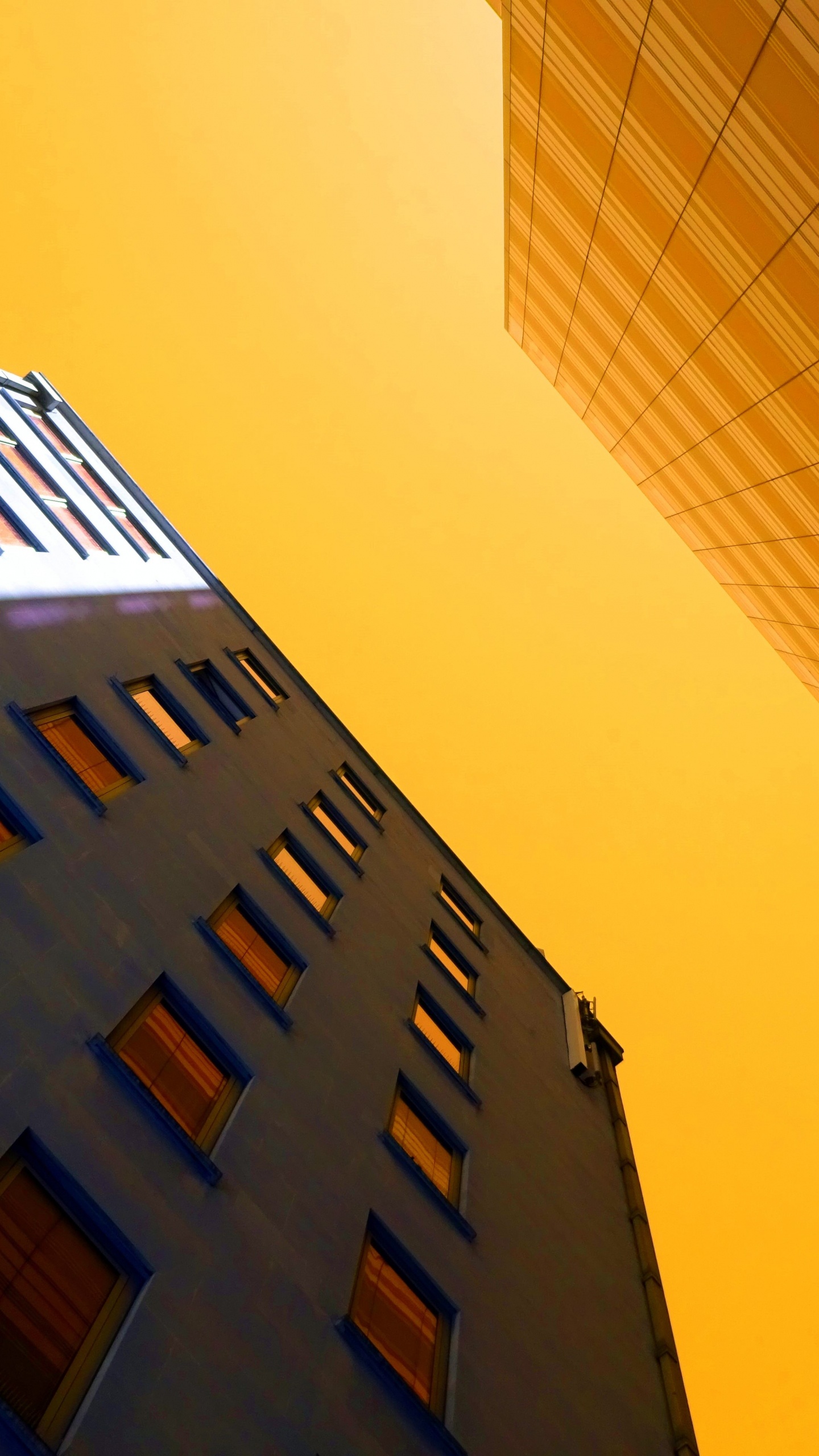 Brown Concrete Building During Daytime. Wallpaper in 1440x2560 Resolution