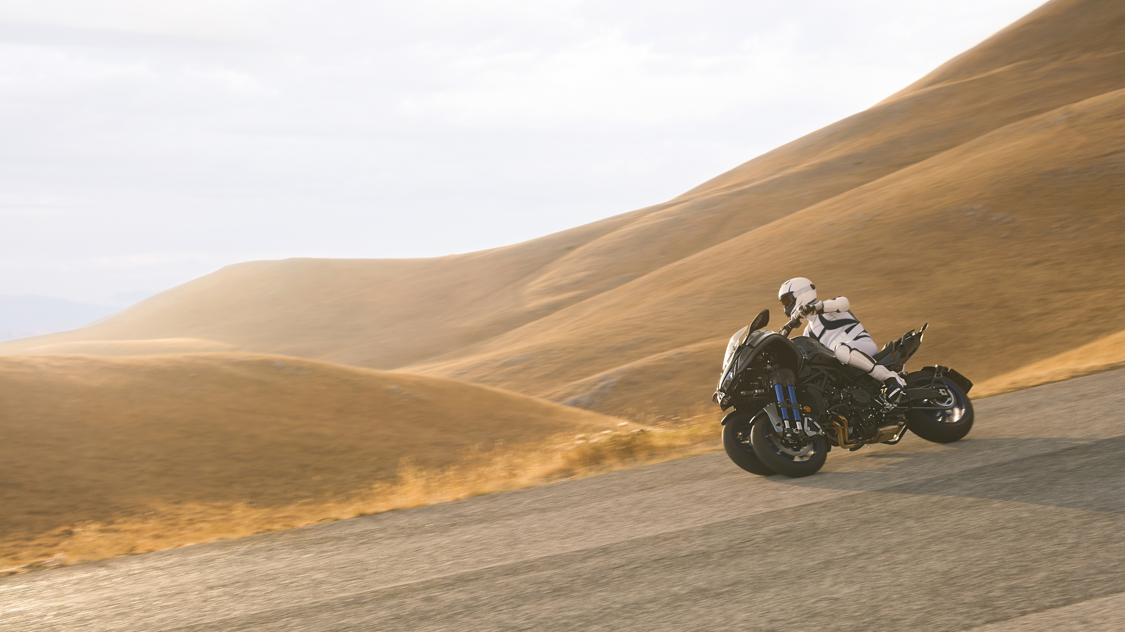 Black Sports Bike on Road During Daytime. Wallpaper in 3840x2160 Resolution