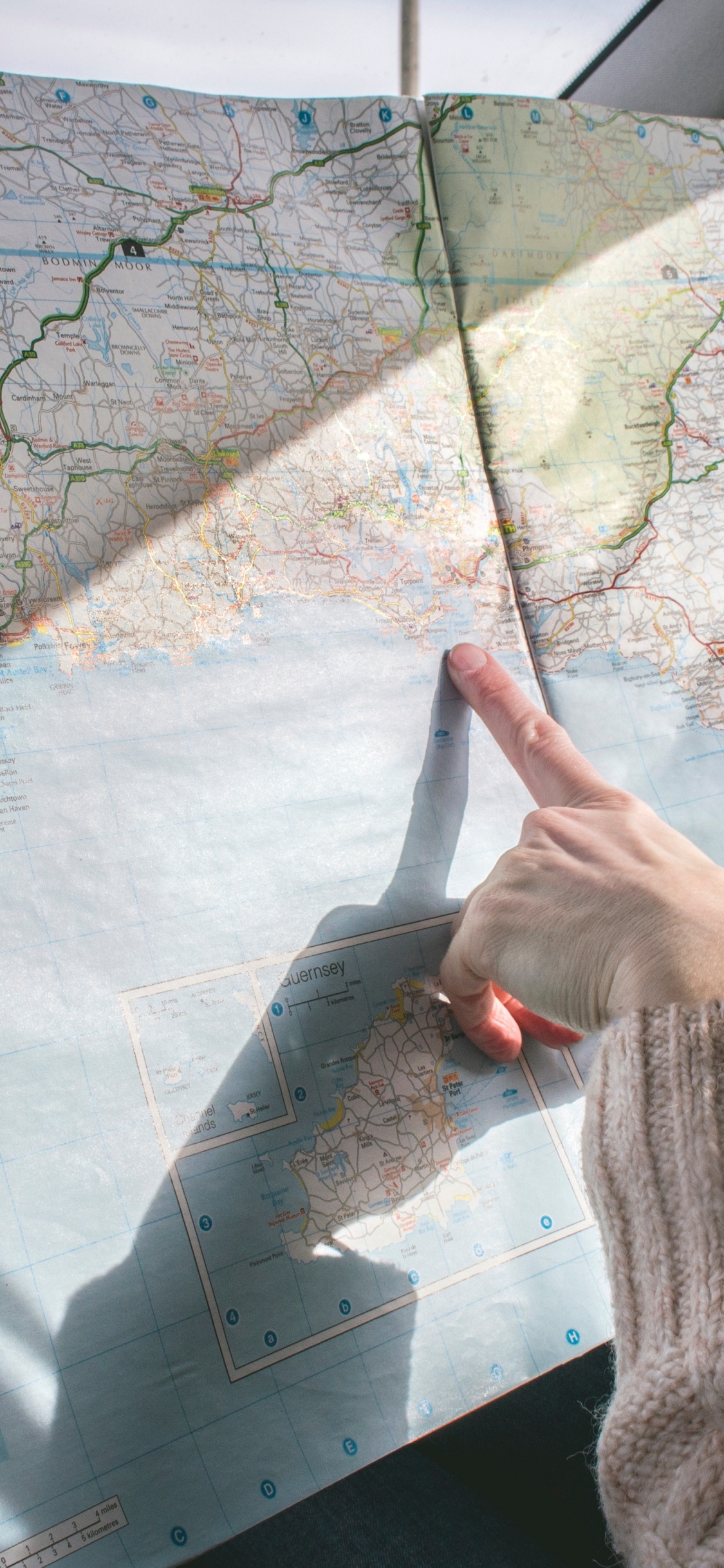 地球, 街, 世界地图, 旅行, 手臂 壁纸 1125x2436 允许