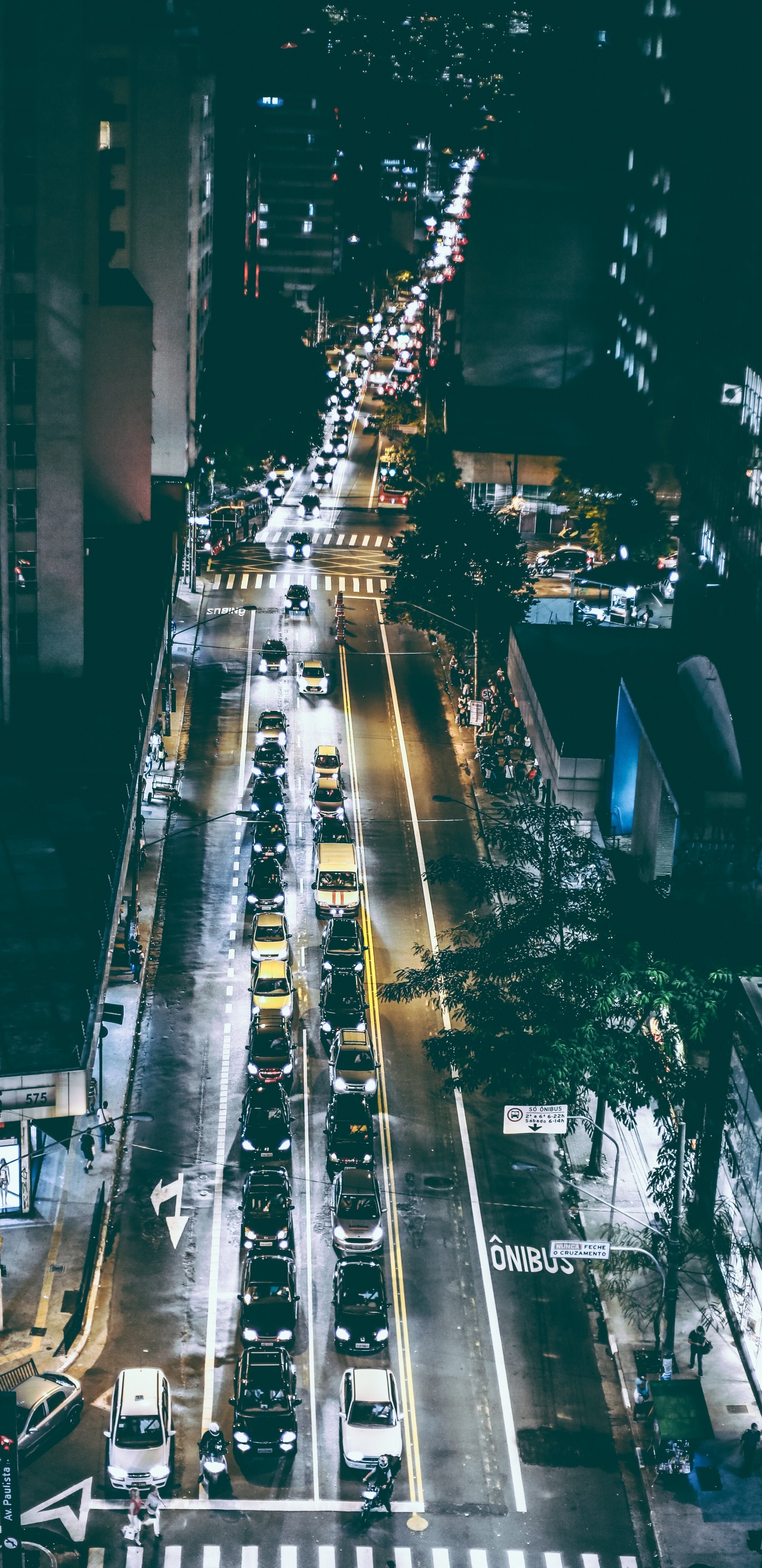 Plaza Reina ky Hoa, Coche, Edificio, Infraestructura, Electricidad. Wallpaper in 1440x2960 Resolution