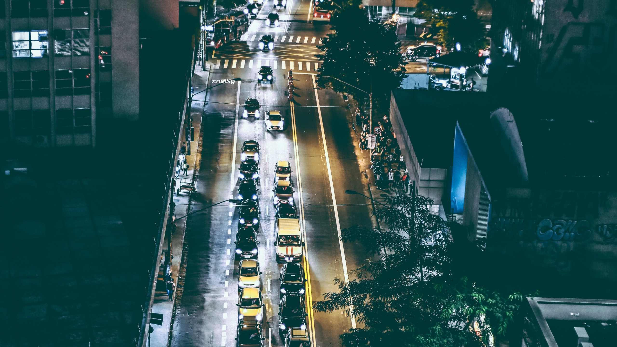 Plaza Reina ky Hoa, Coche, Edificio, Infraestructura, Electricidad. Wallpaper in 2560x1440 Resolution