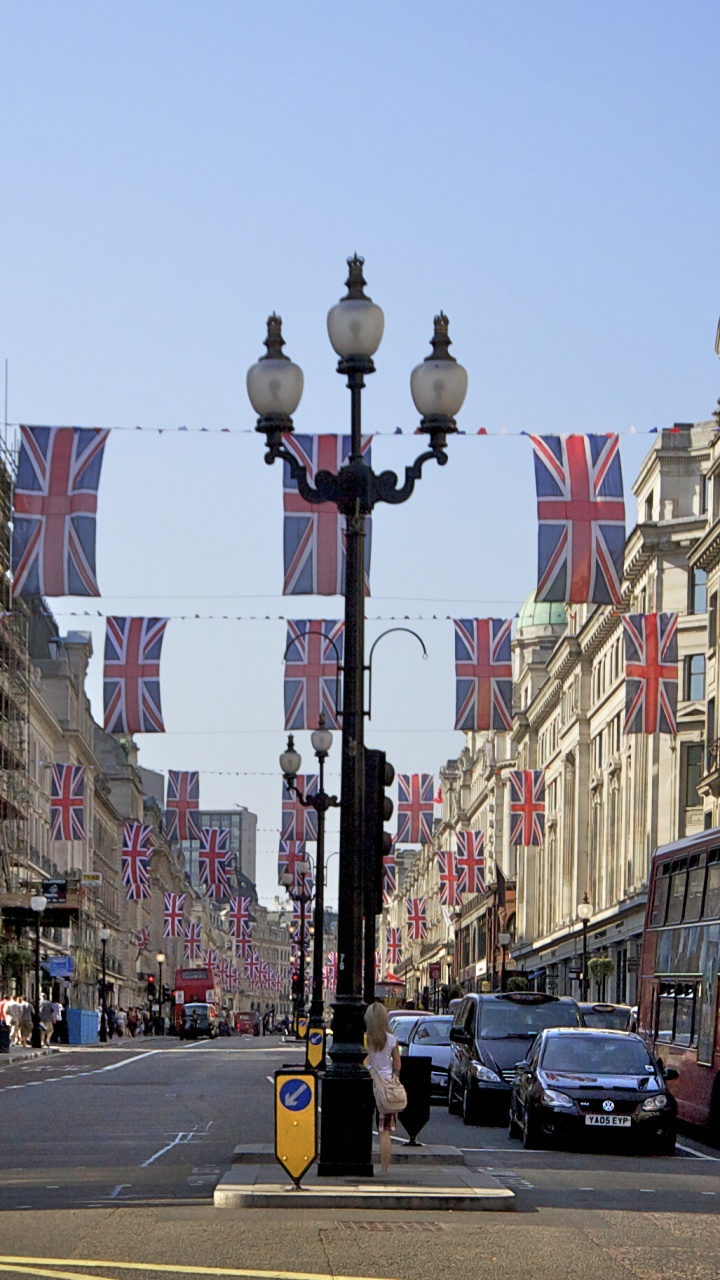Cars Parked on Side of The Road Near Buildings During Daytime. Wallpaper in 720x1280 Resolution