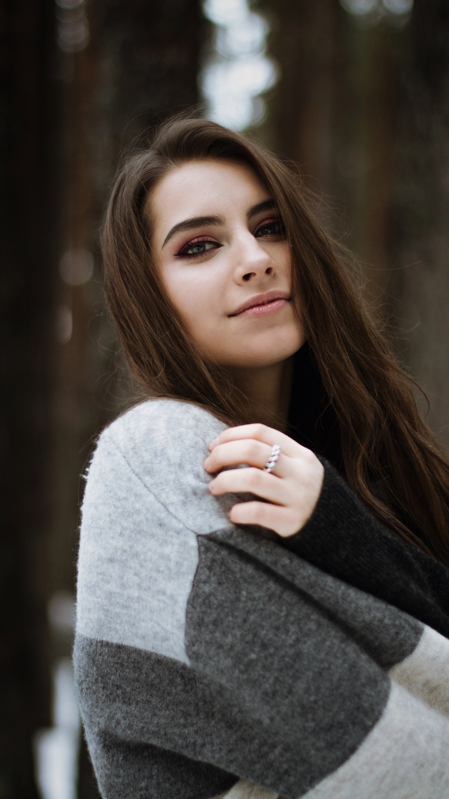 Portrait, Lippe, Oberbekleidung, Ärmel, Holz. Wallpaper in 1440x2560 Resolution