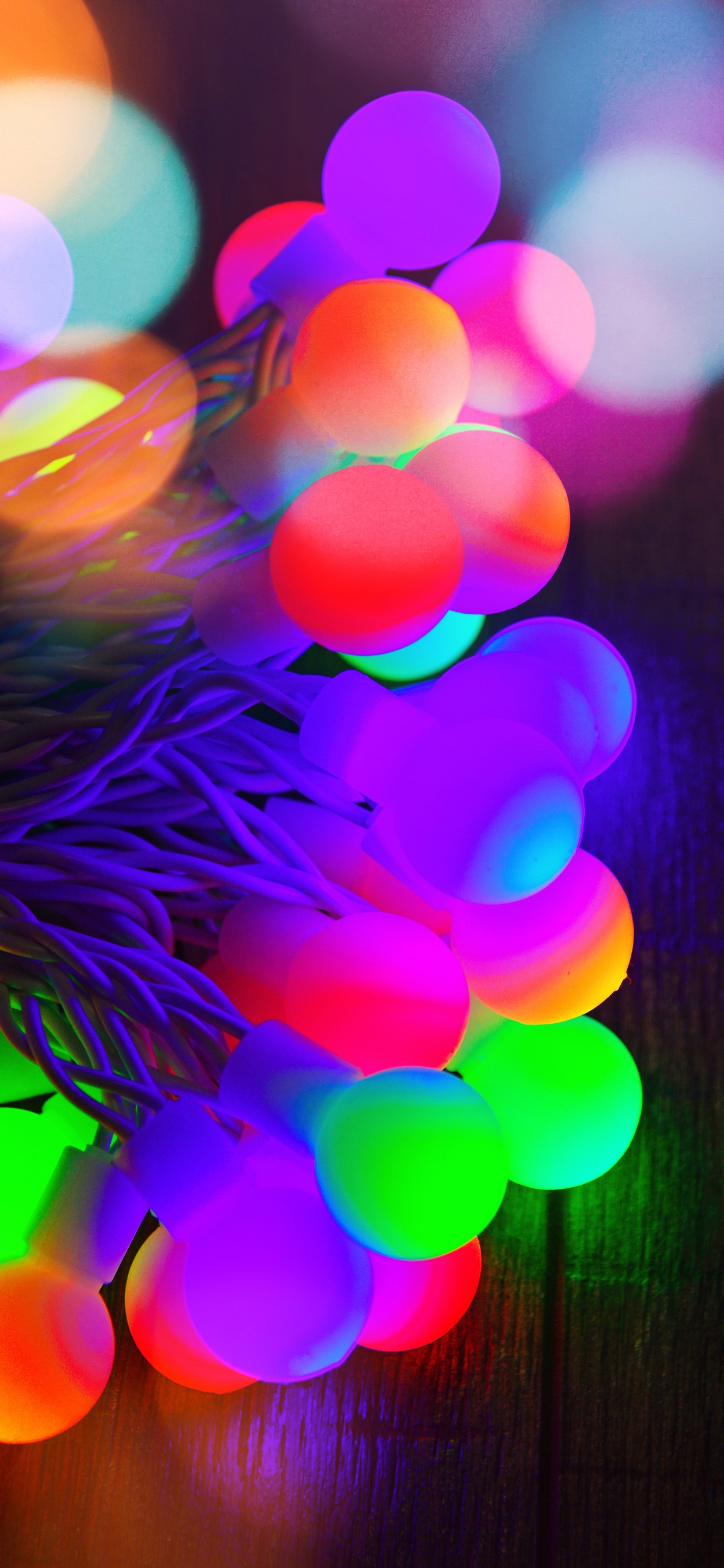 Globos Verdes, Azules y Morados. Wallpaper in 1242x2688 Resolution