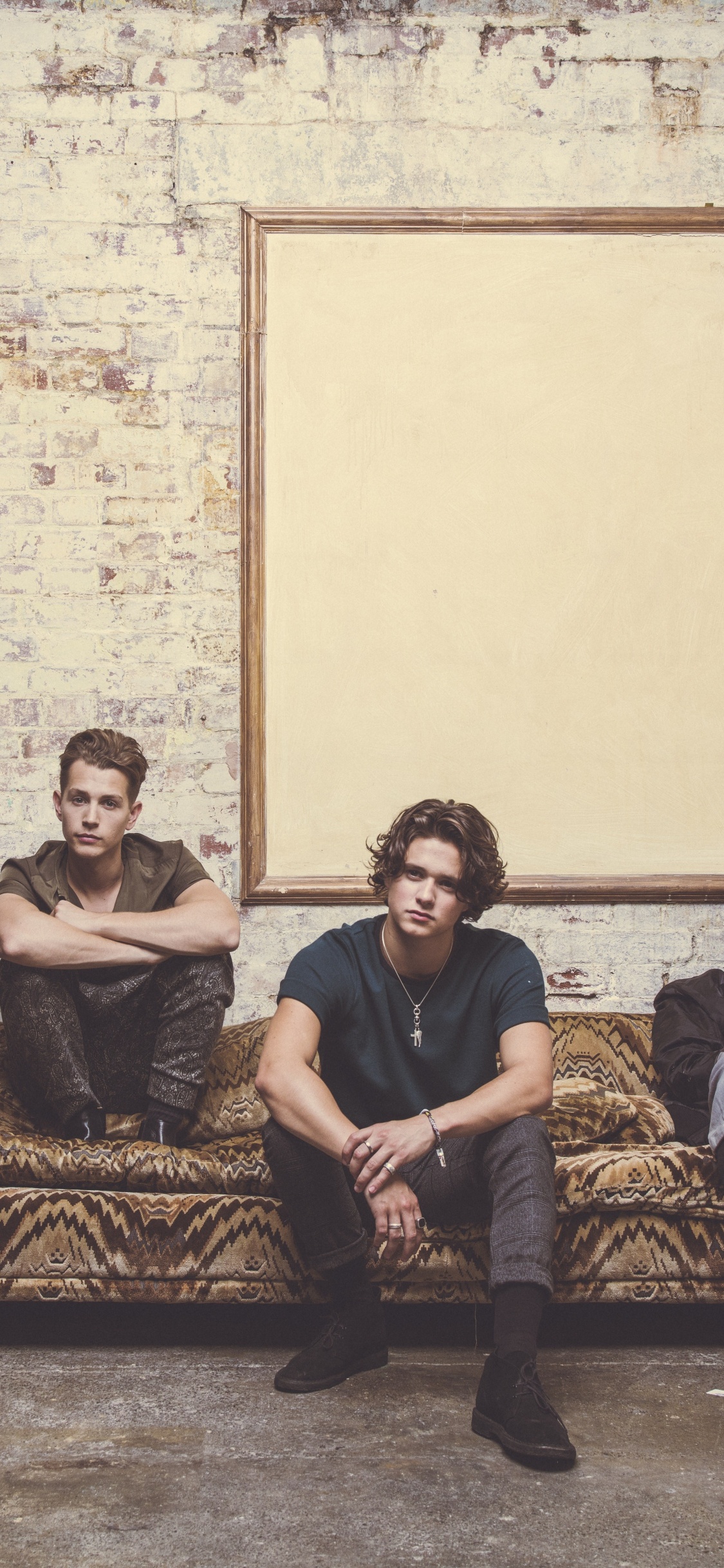 Vampire Tour 2017, Konzert, Möbel, Herr, Die Vampire. Wallpaper in 1125x2436 Resolution