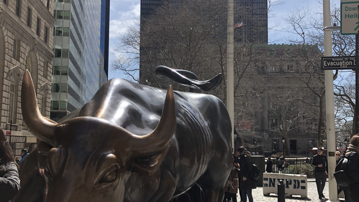 New York City, Charging Bull, Statue, Bull, Science. Wallpaper in 1366x768 Resolution