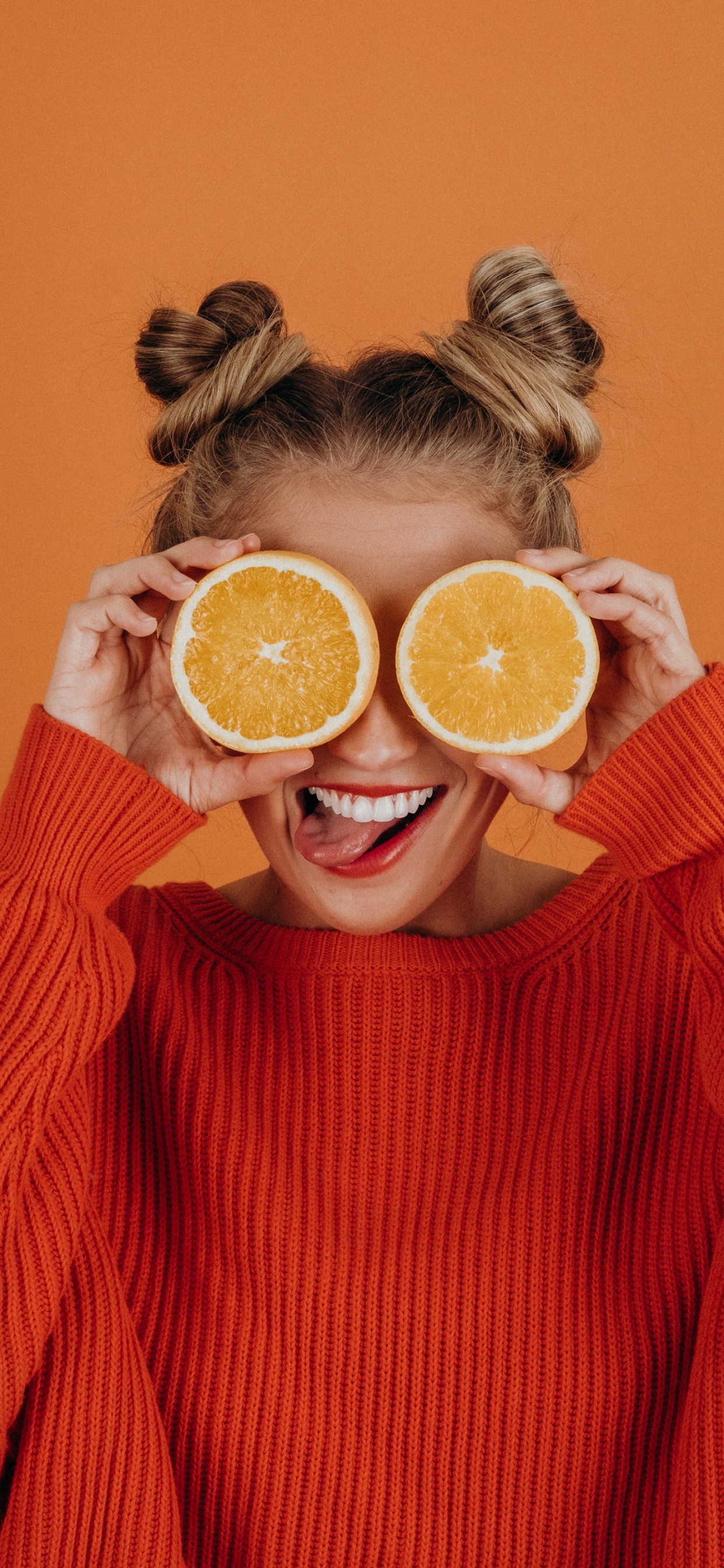 Pose Avec Orange, Portrait, Jus D'orange, Jus, Orange. Wallpaper in 1242x2688 Resolution