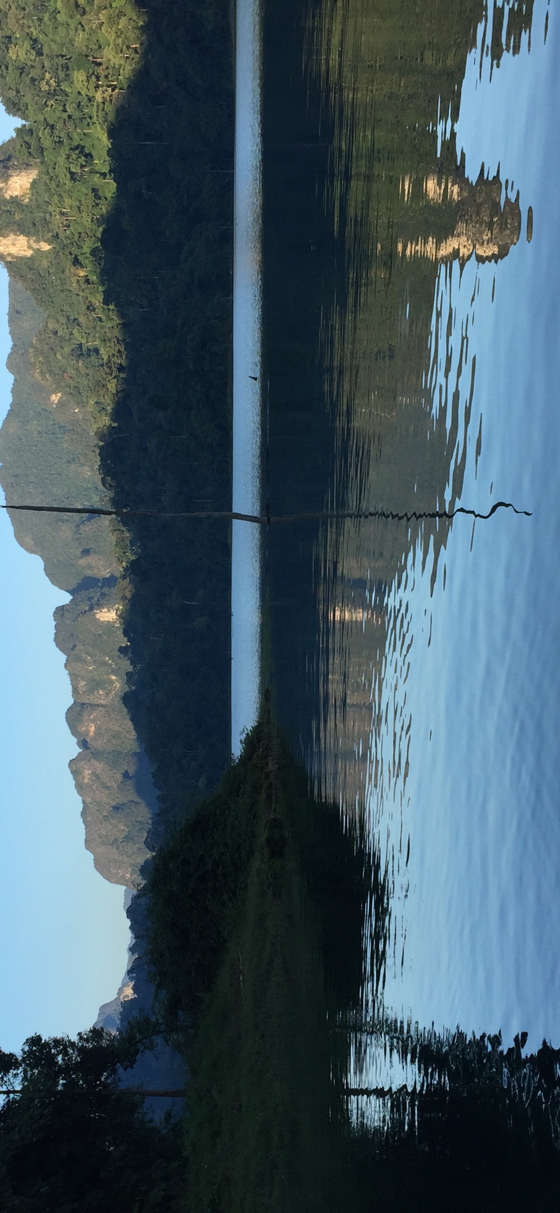 Wasser, Vegetation, Azure, Sonnenlicht, Ruhe. Wallpaper in 1125x2436 Resolution