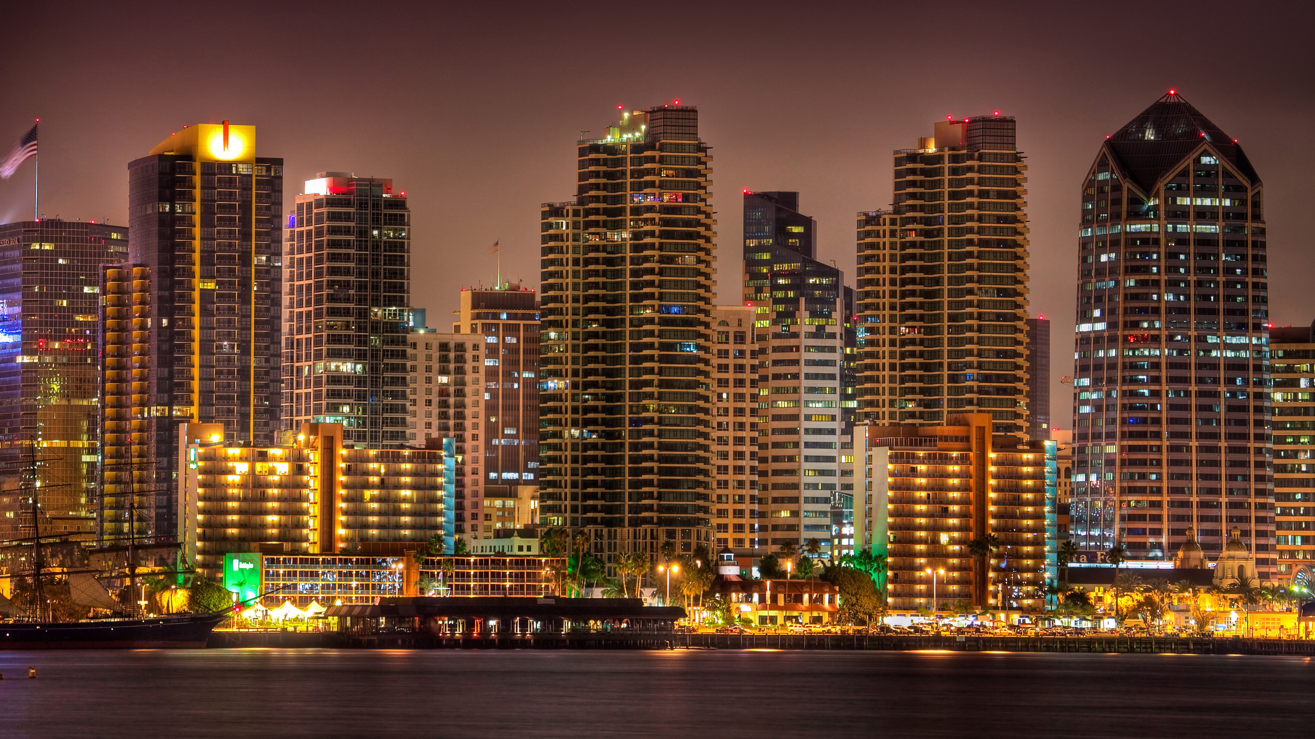 Skyline Der Stadt Bei Nacht Night. Wallpaper in 2560x1440 Resolution