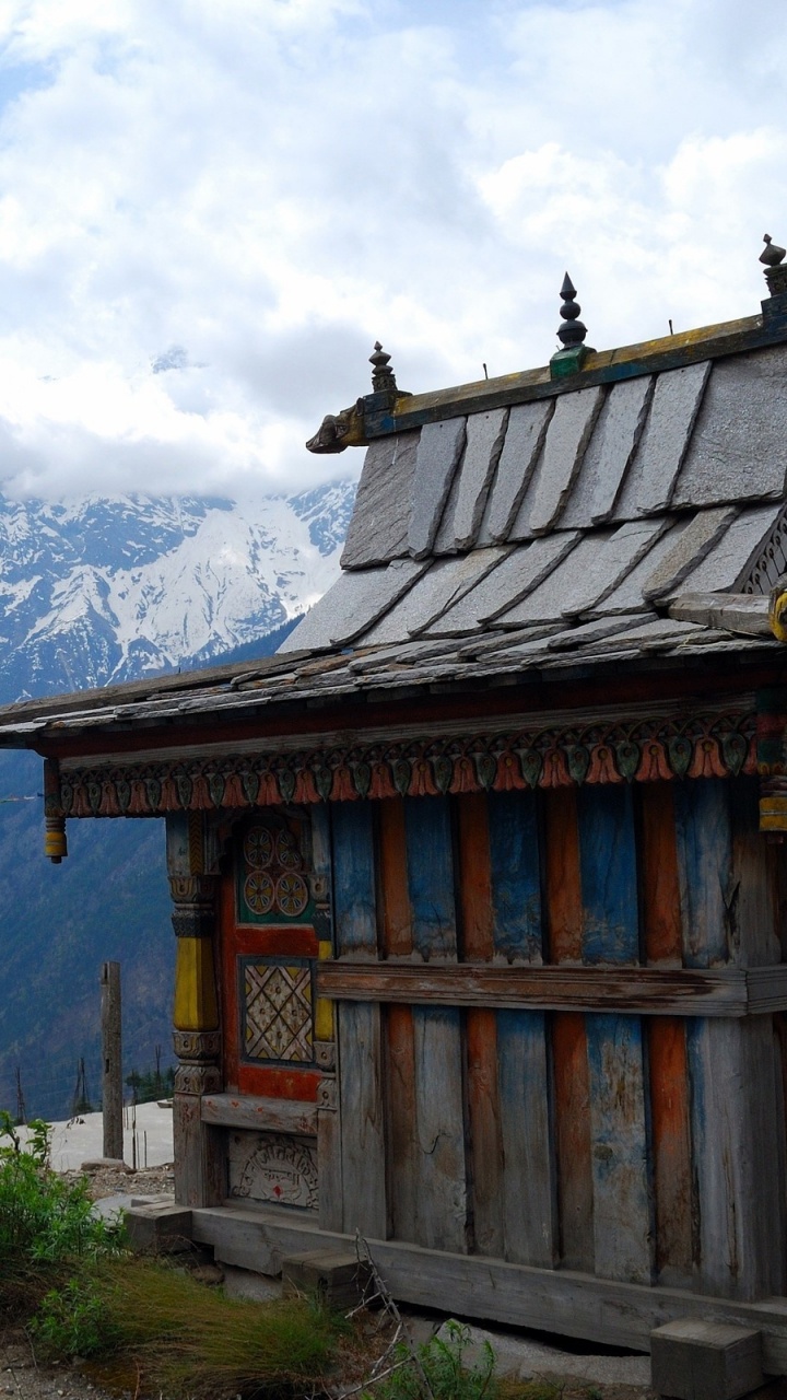 Brown Wooden House on Green Grass Field Near Mountain During Daytime. Wallpaper in 720x1280 Resolution