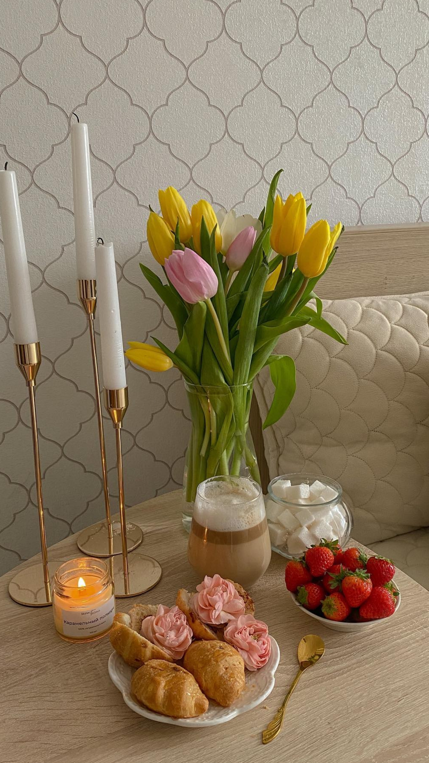 Natürliche Lebensmittel, Tabelle, Kerze, Vase, Becher. Wallpaper in 1440x2560 Resolution